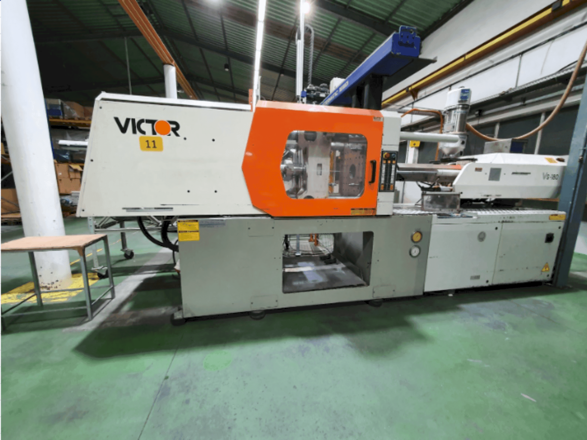 Prikaz stroja Victor VS180 sprijeda