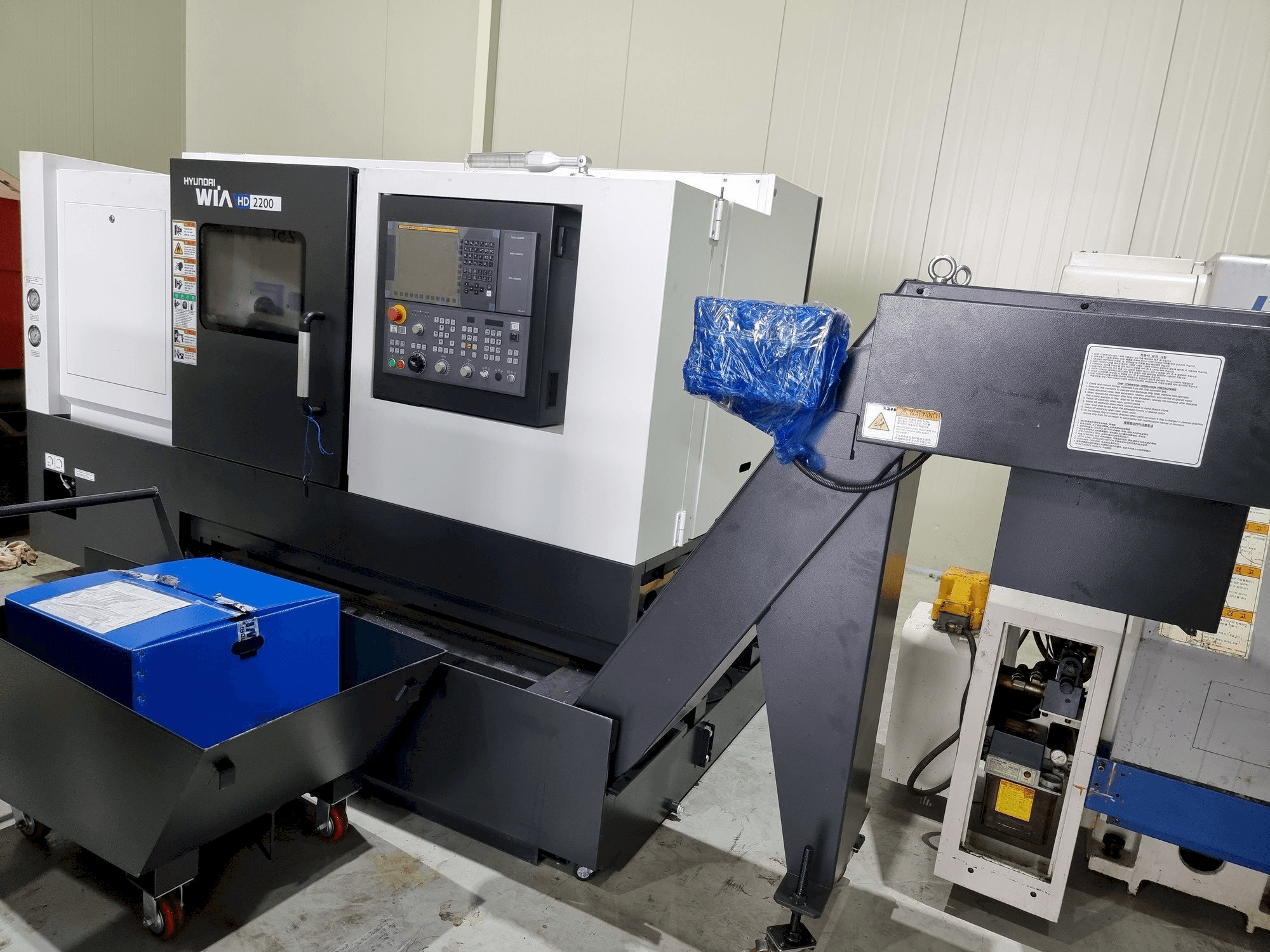 Prikaz stroja Hyundai Wia HD2200 sprijeda