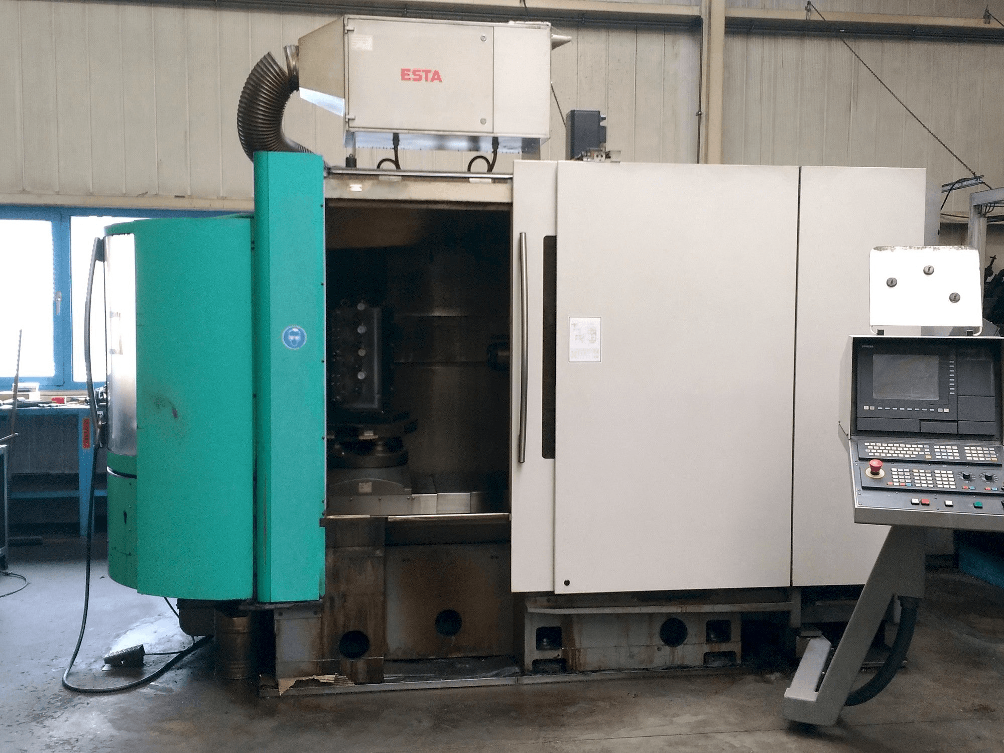 Prikaz stroja DECKEL MAHO DMC 60H sprijeda