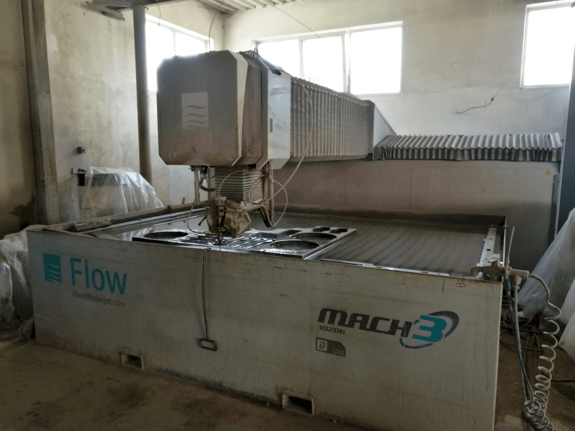 Prikaz stroja Flow Mach3-3020b sprijeda
