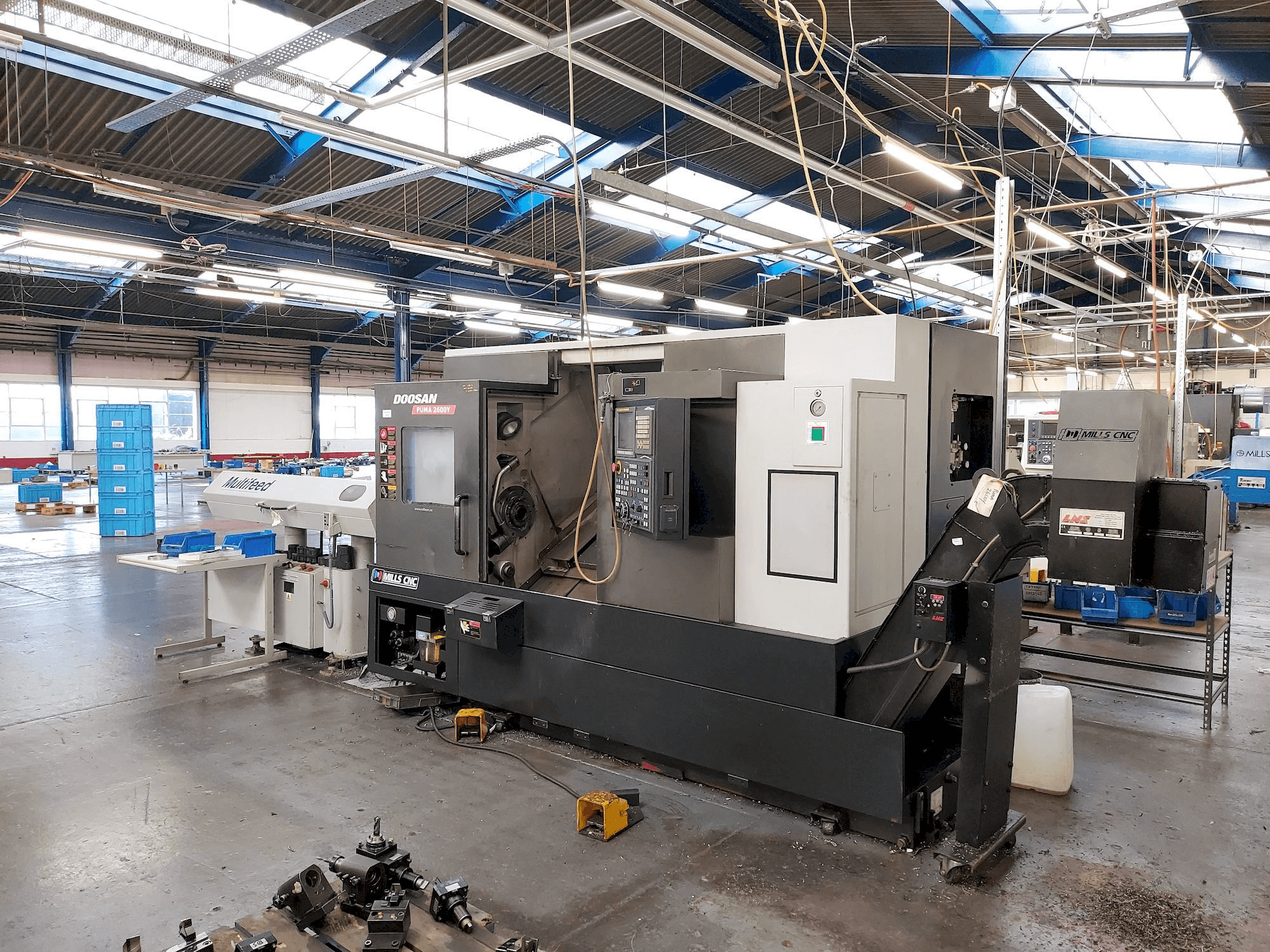 Prikaz stroja Doosan Puma 2600Y sprijeda