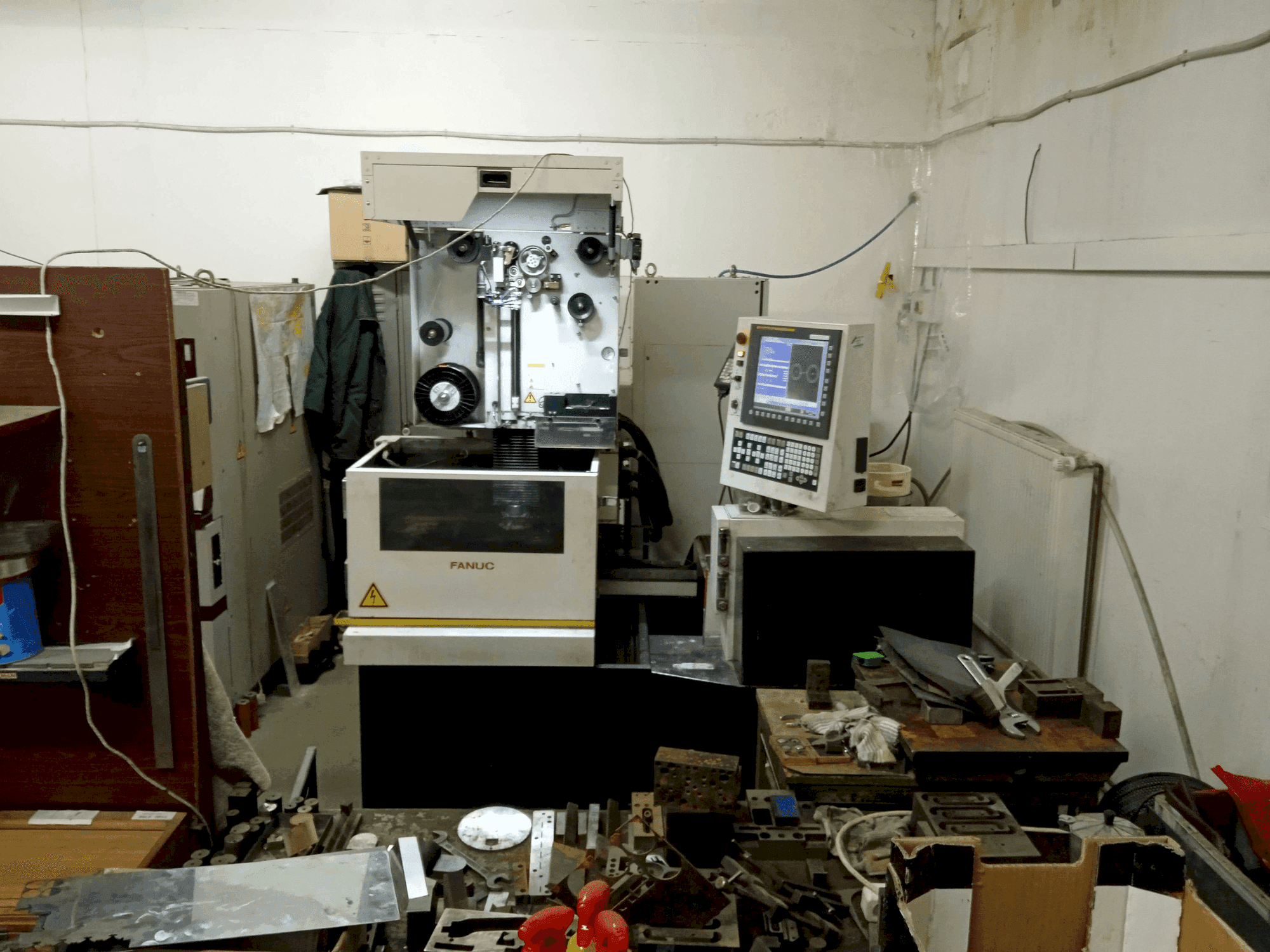 Prikaz stroja FANUC Robocut Alpha 0iE sprijeda