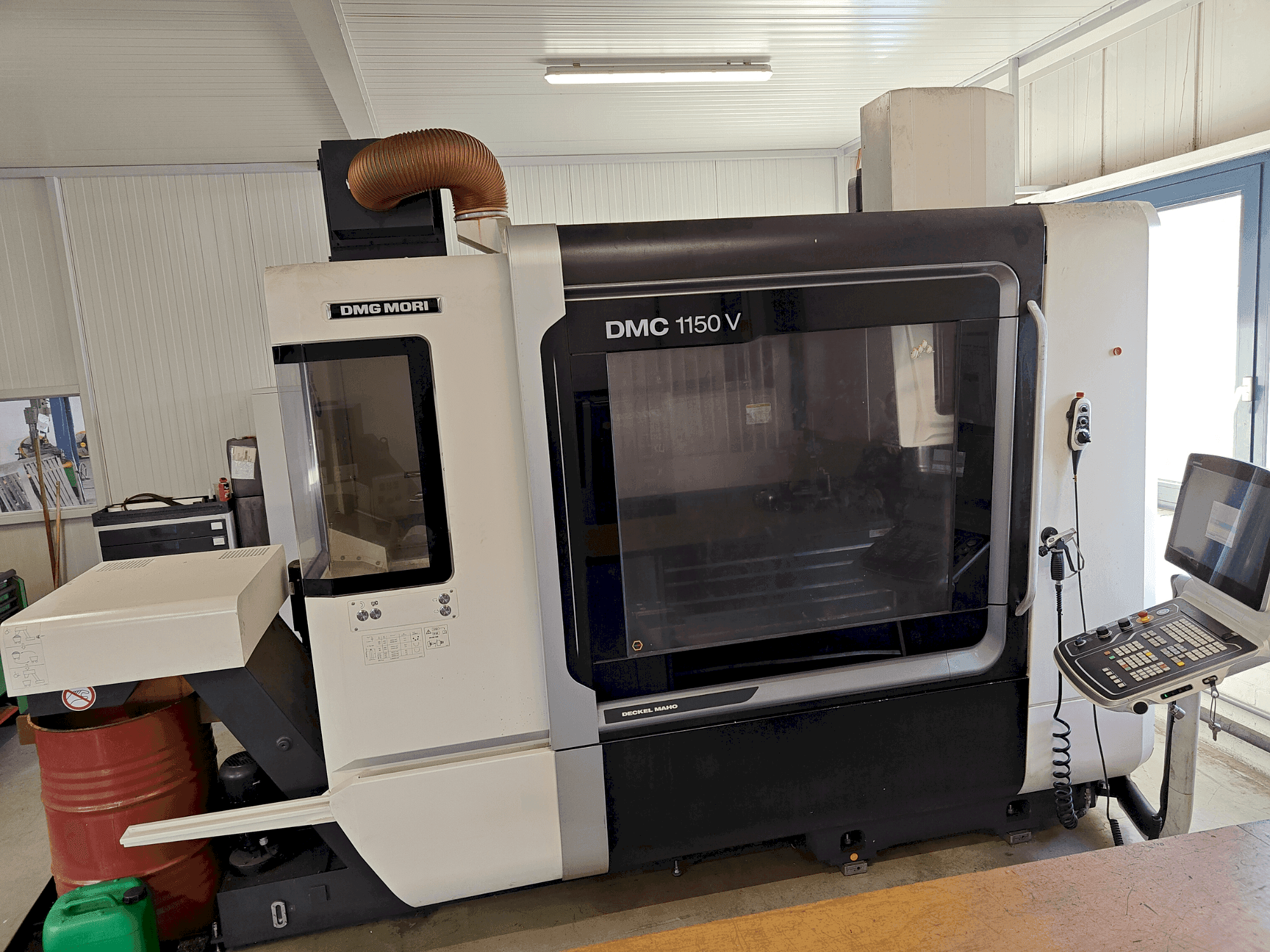 Prikaz stroja DMG MORI DMC 1150 V sprijeda
