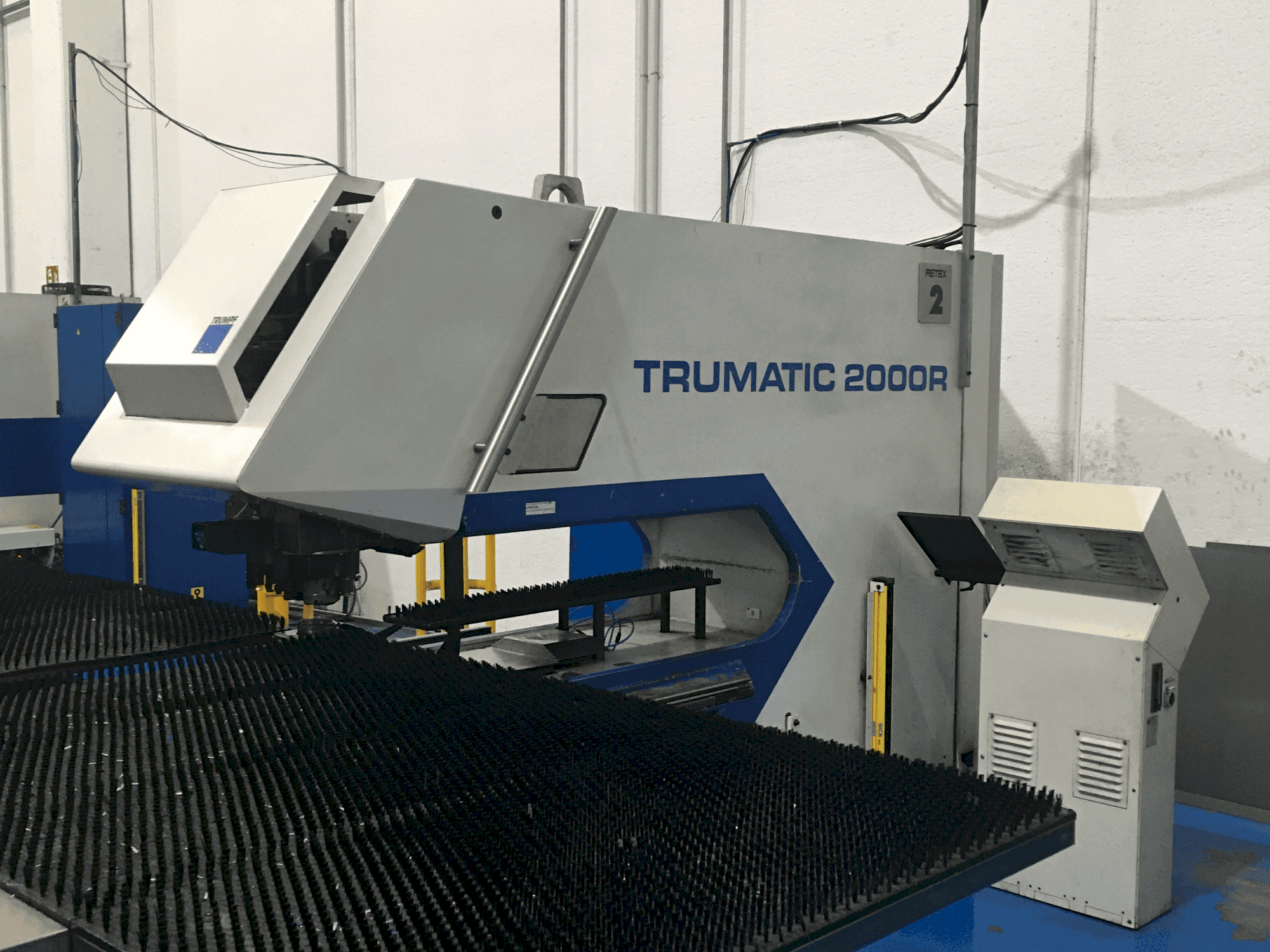 Prikaz stroja TRUMPF TC2000R sprijeda