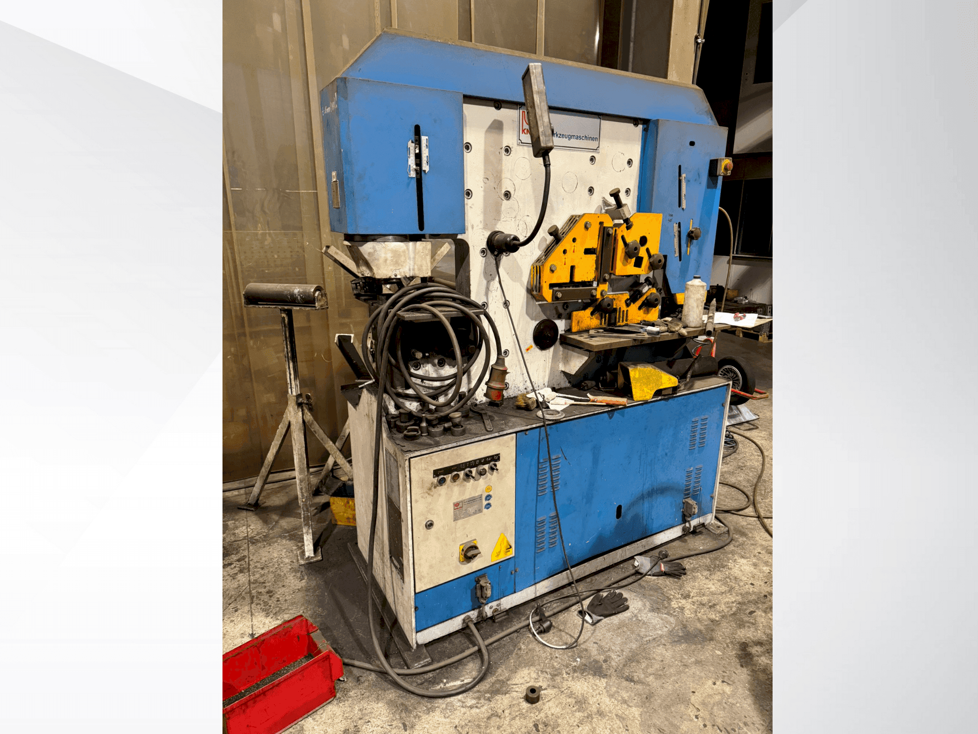 Prikaz stroja KNUTH HPS 80/1500 sprijeda