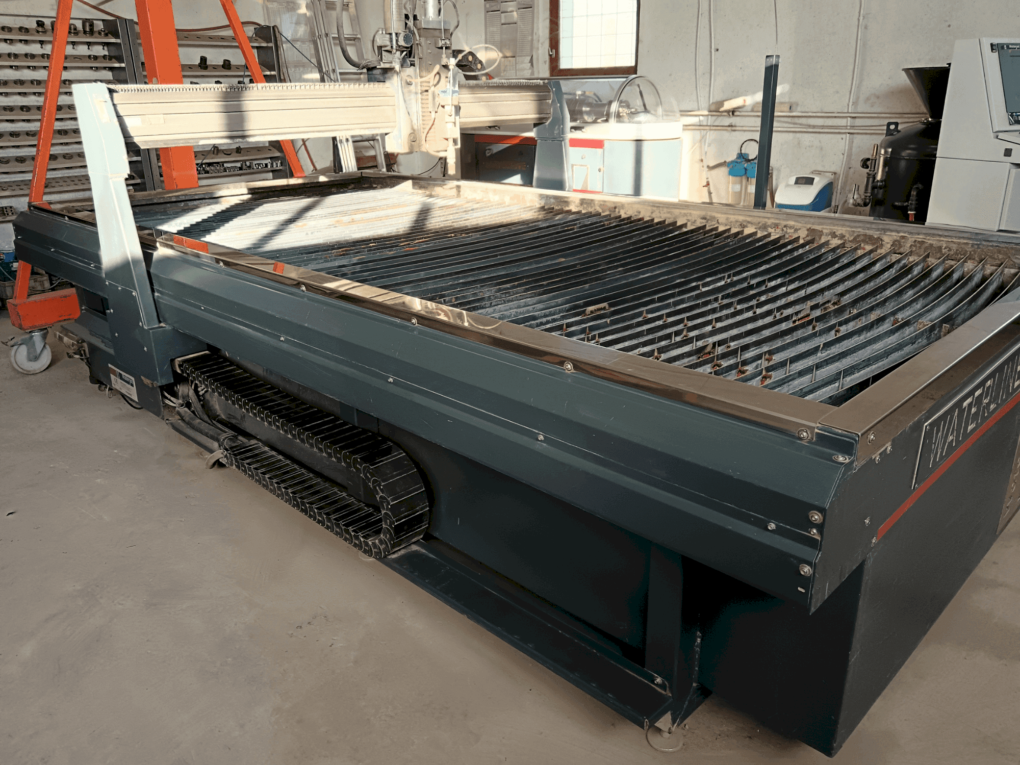 Prikaz stroja Waterjet Italy WL510 sprijeda