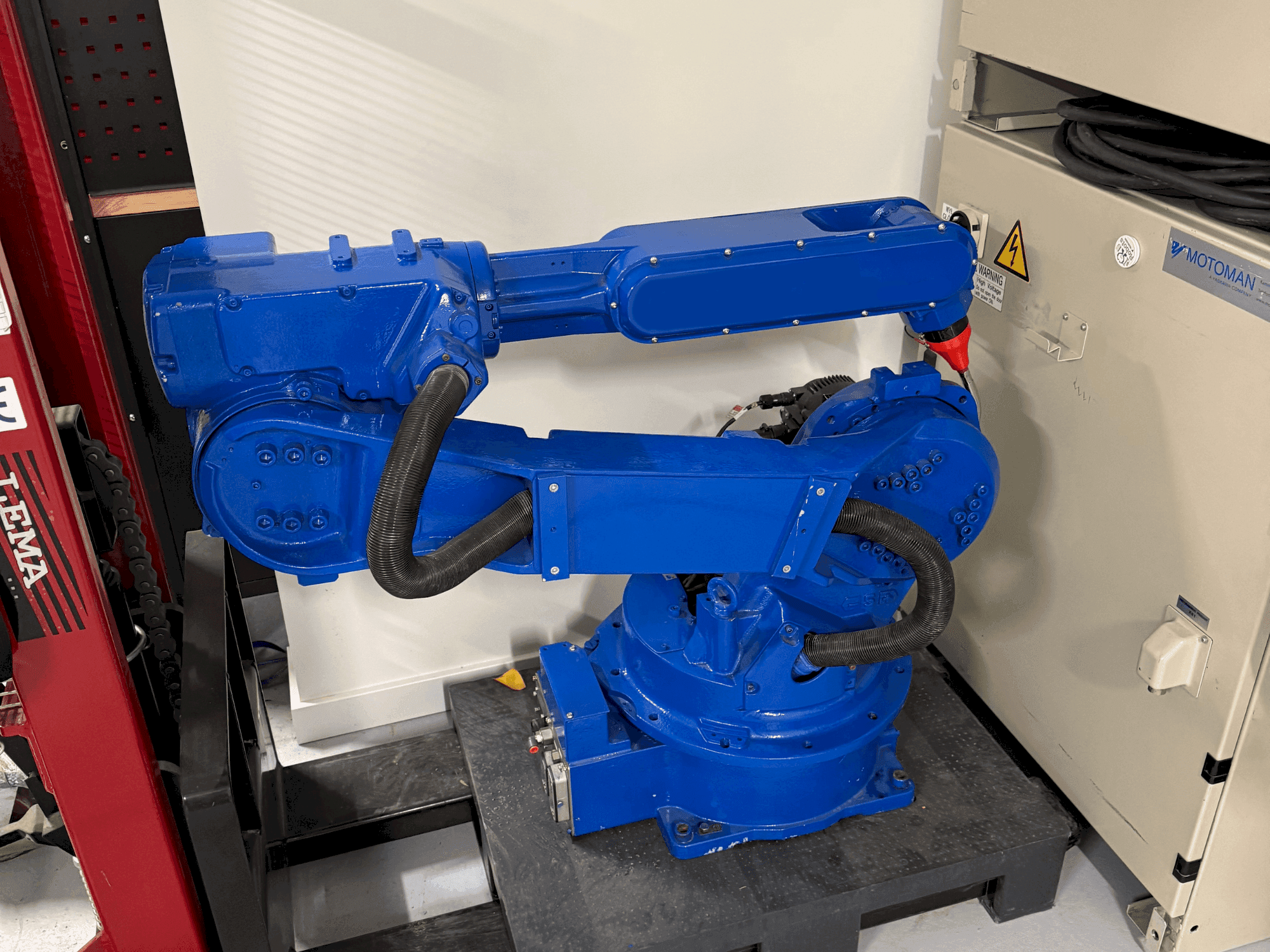 Prikaz stroja Yaskawa Motoman YR HP 20D sprijeda