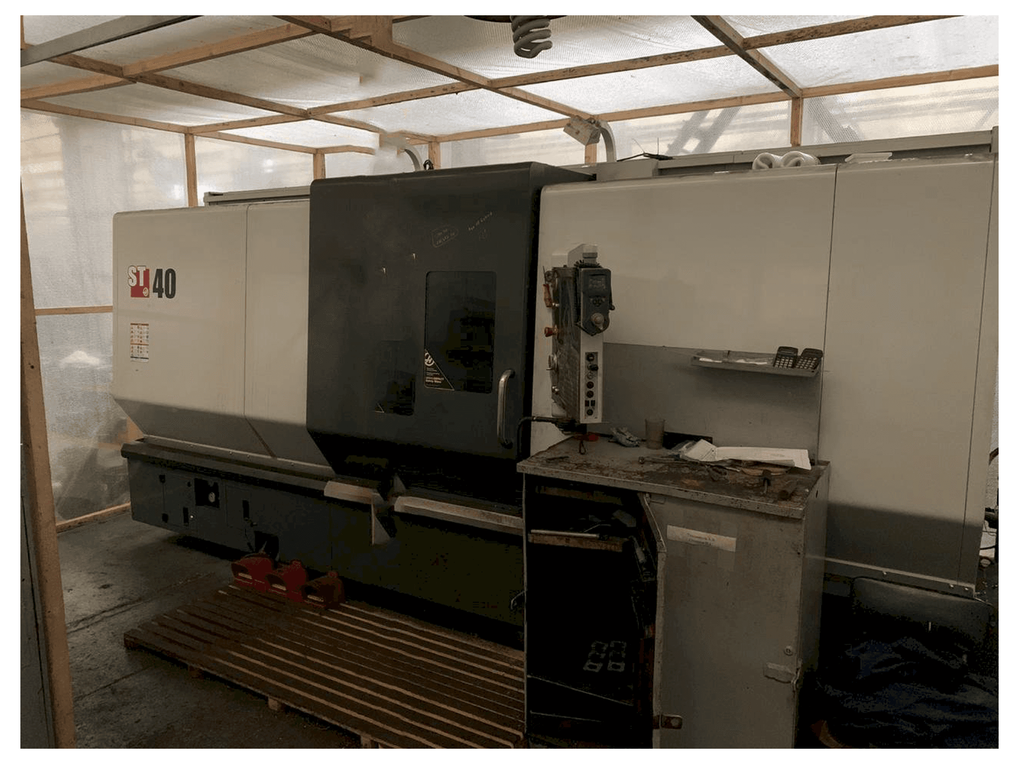 Prikaz stroja HAAS ST-40 sprijeda