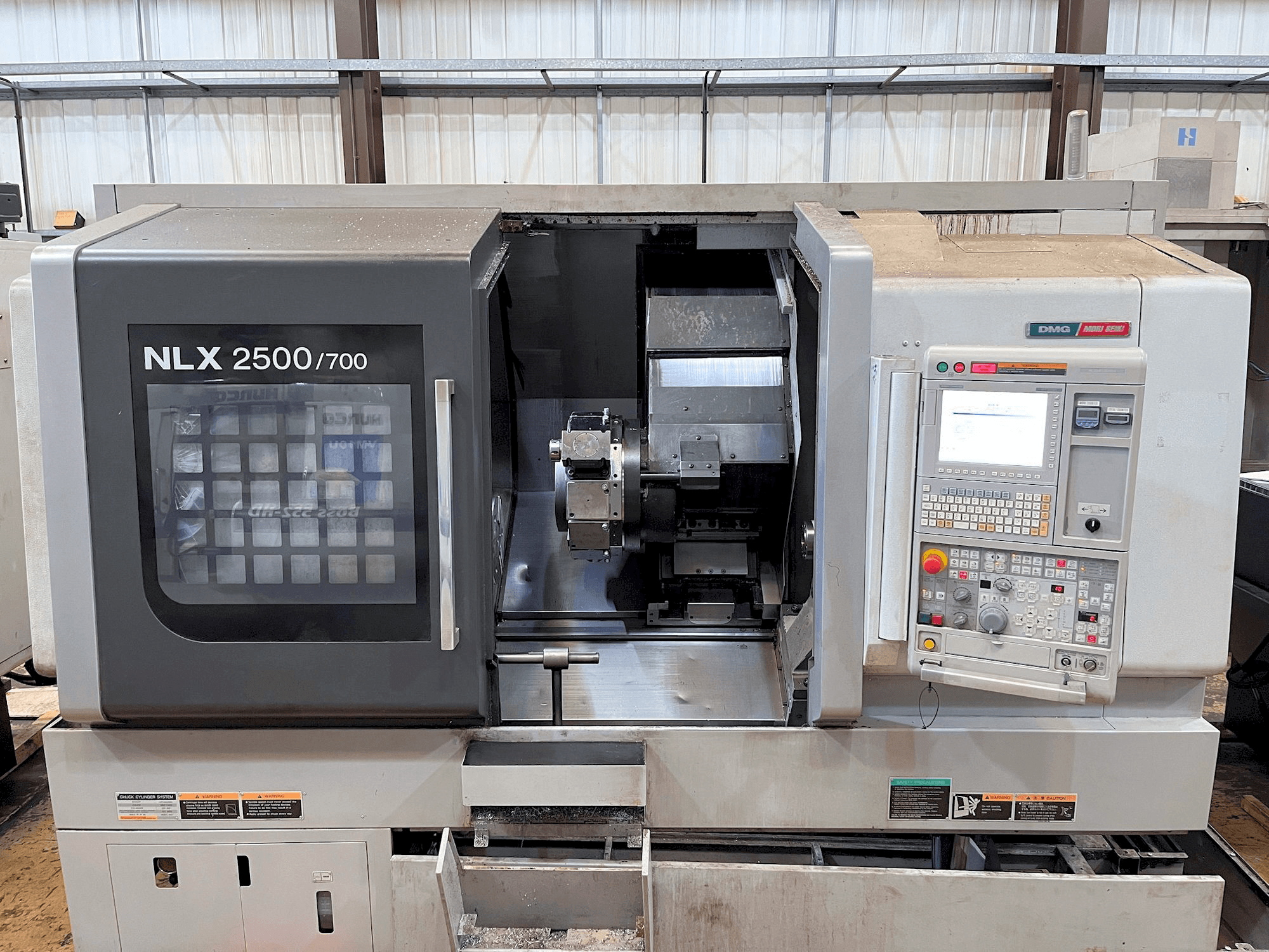 Prikaz stroja MORI SEIKI NLX2500Y-700 sprijeda