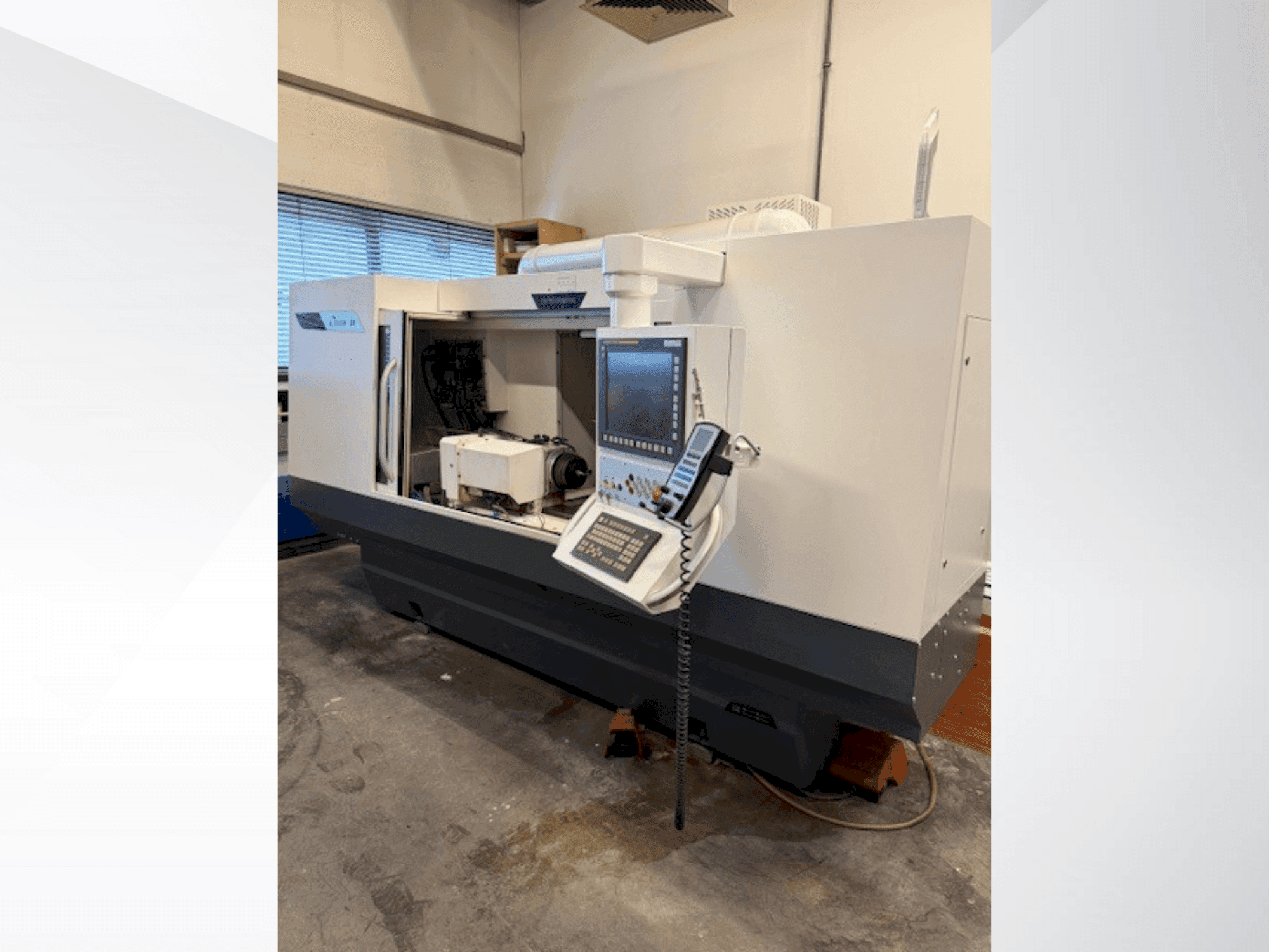 Prikaz stroja STUDER S31 sprijeda