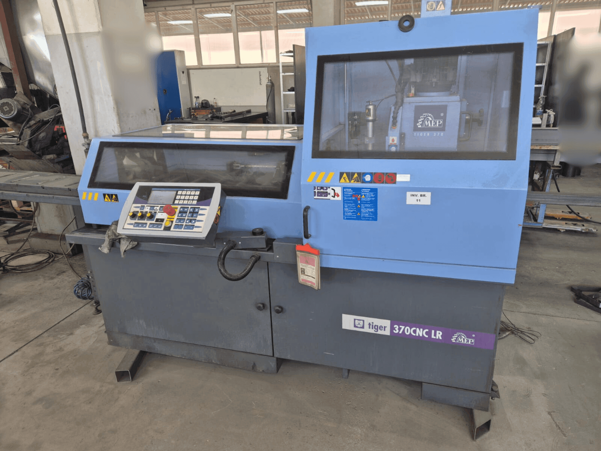 Prikaz stroja MEP Tiger 370 CNC sprijeda