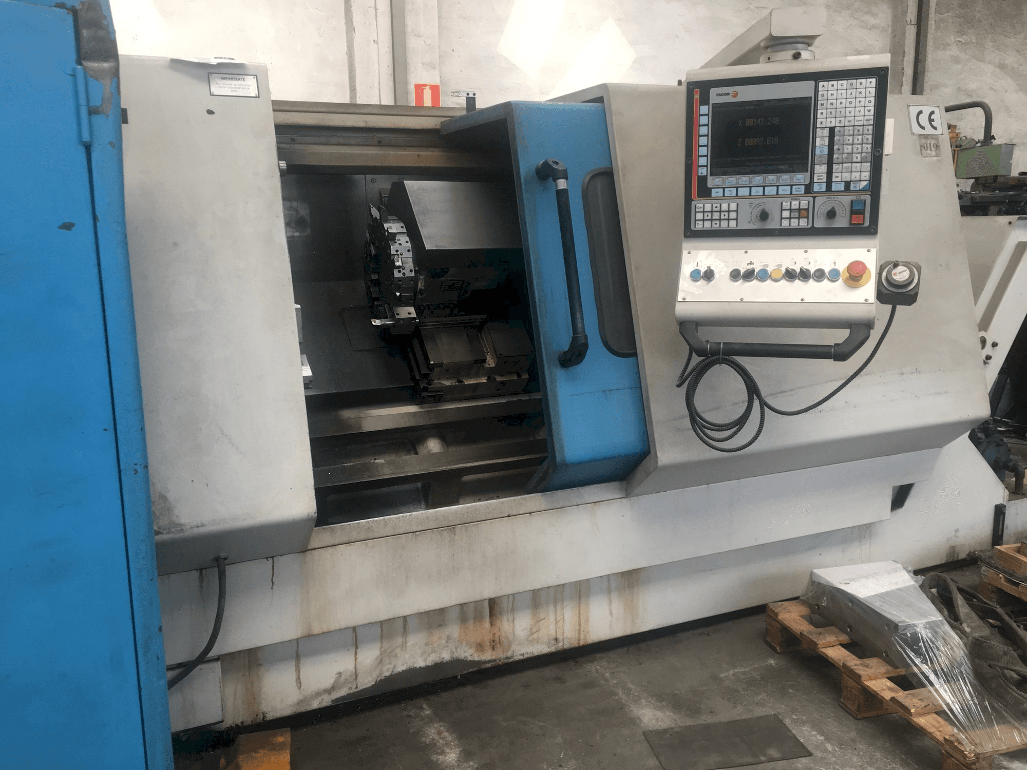 Prikaz stroja Lealde TCN10-L sprijeda