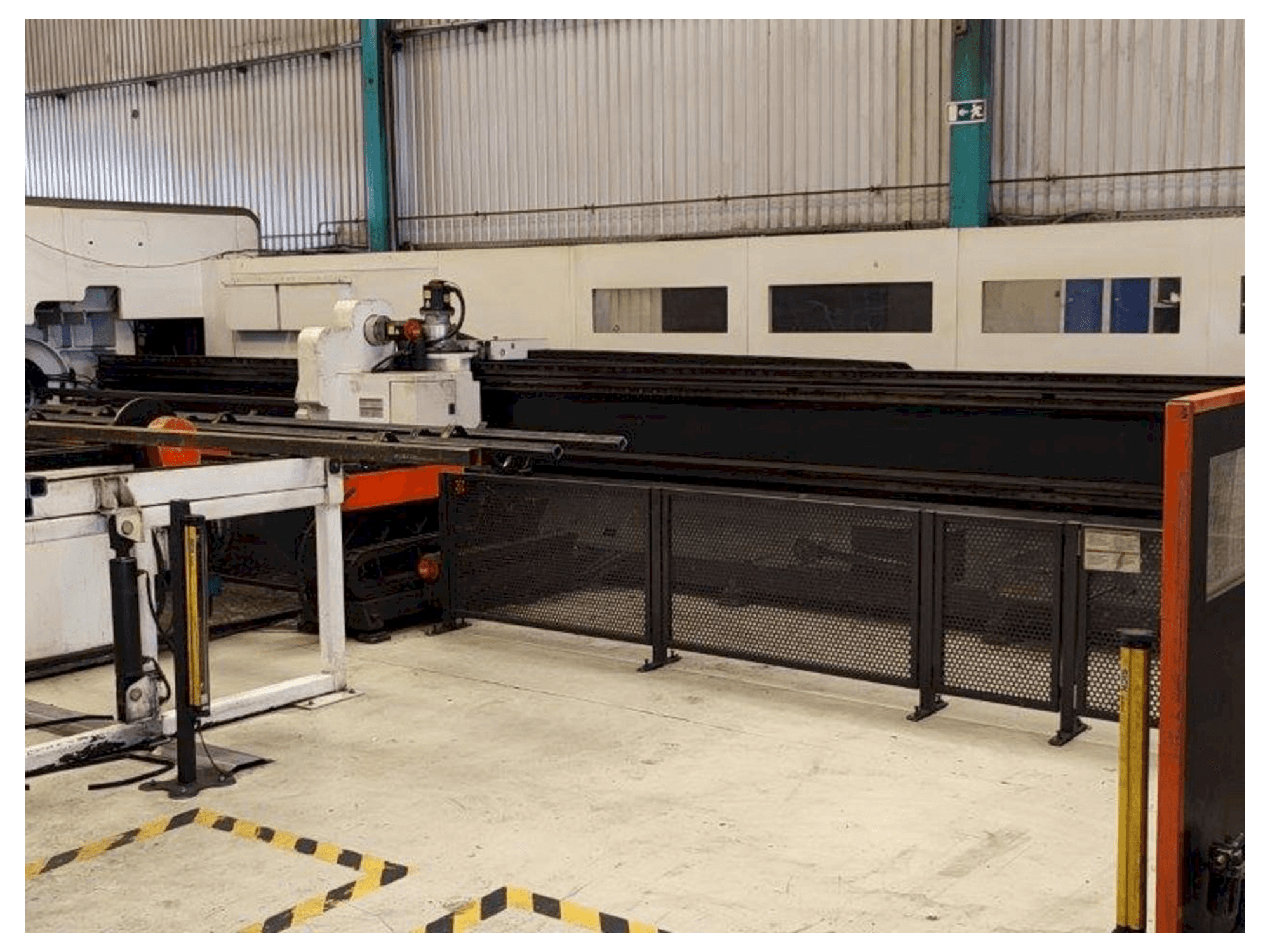 Prikaz stroja Mazak Fabri Gear 220 4kW sprijeda