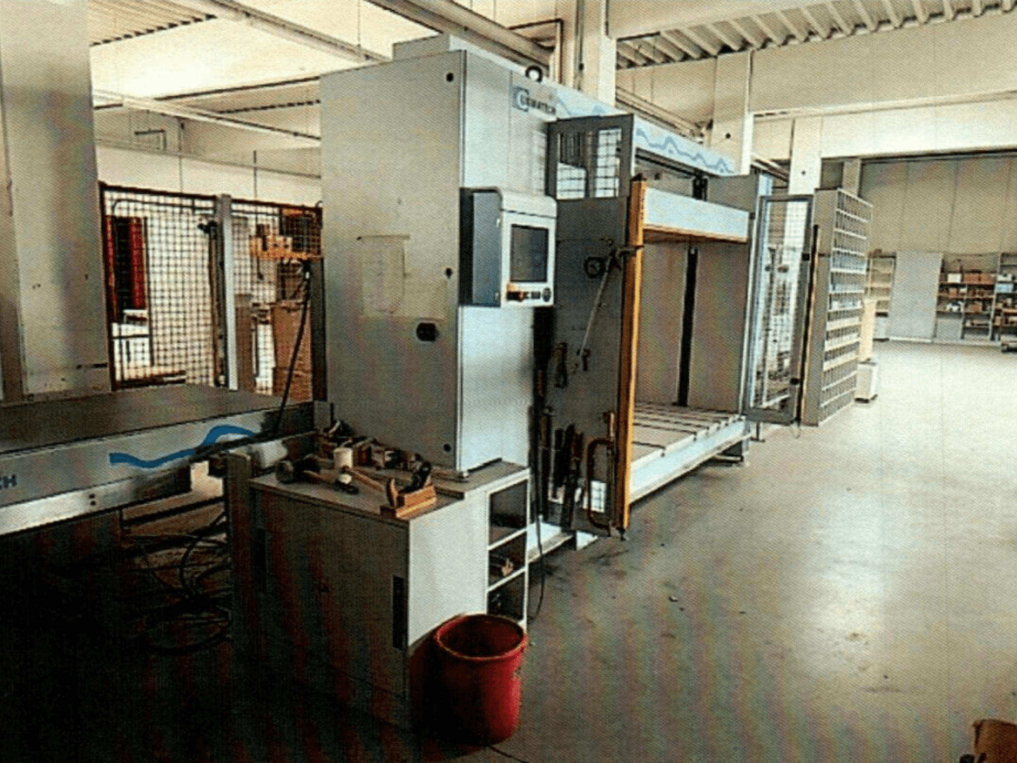 LIGMATECH MPH 510/25/09 laminator u tvorničkom okruženju, prednji pogled s otvorenim pristupom i vidljivom upravljačkom pločom.