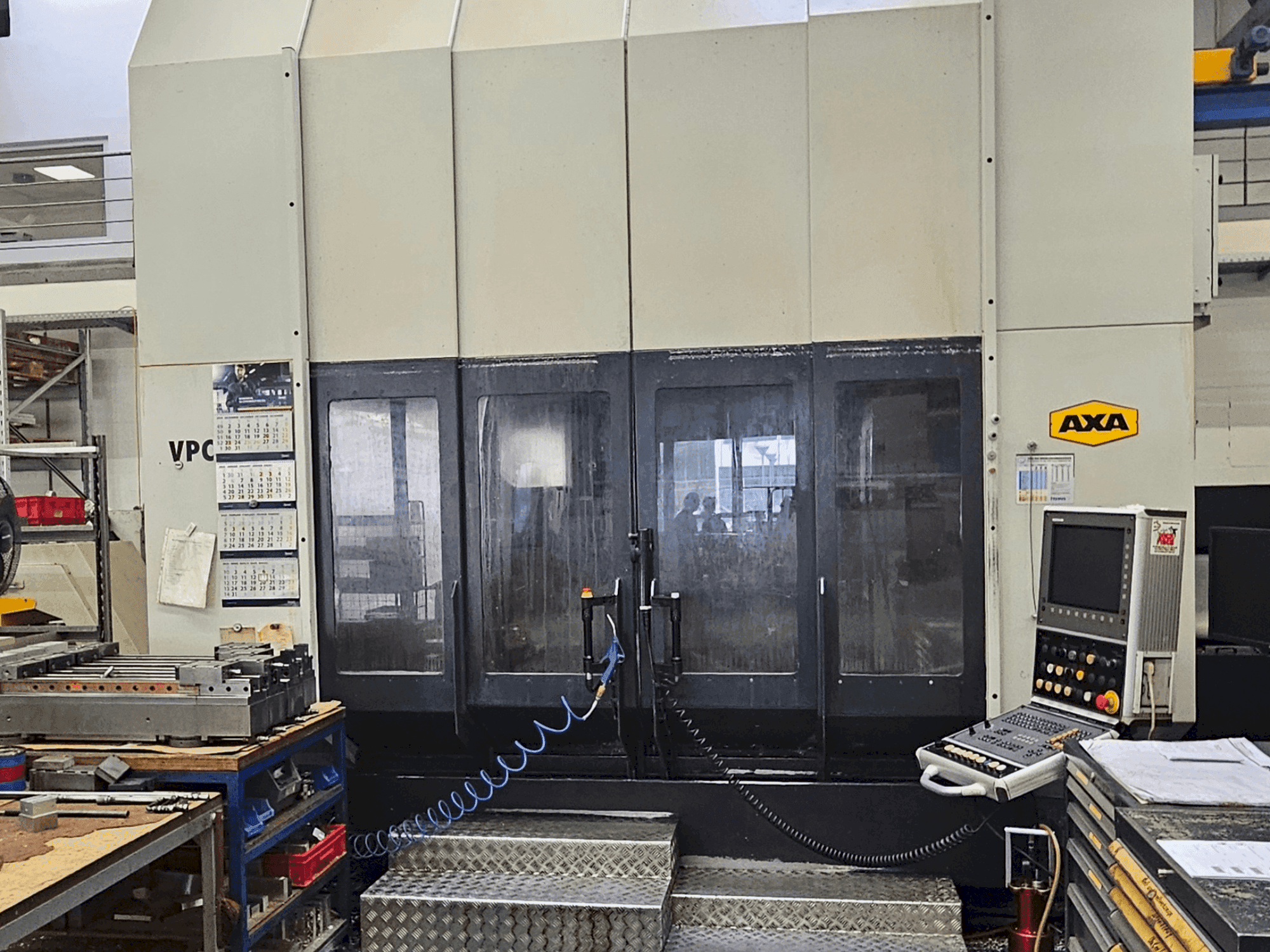 Prikaz stroja AXA VPC-40-U sprijeda