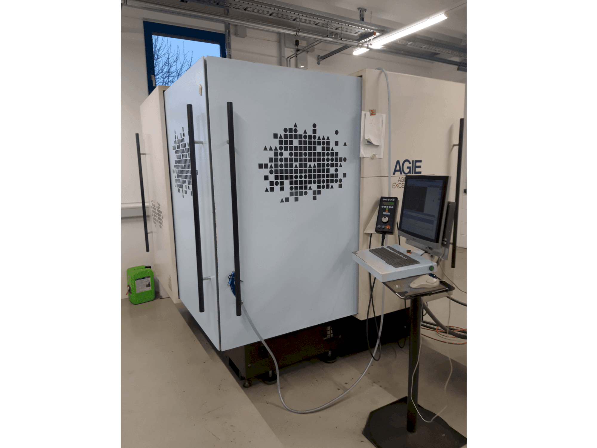 Prikaz stroja AGIE Agiecut Excellence 2F sprijeda