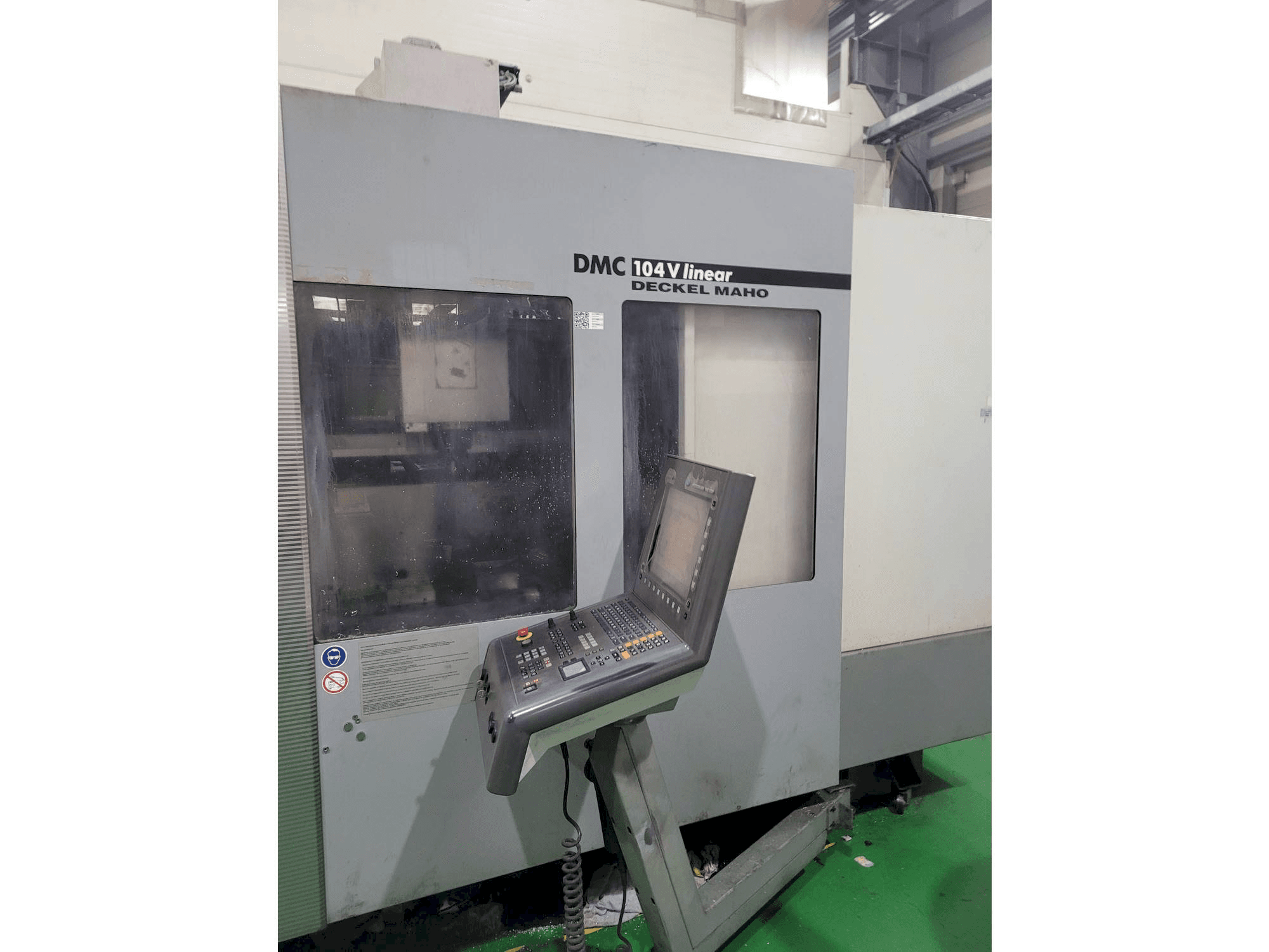 Prikaz stroja DECKEL MAHO DMC 104 V sprijeda