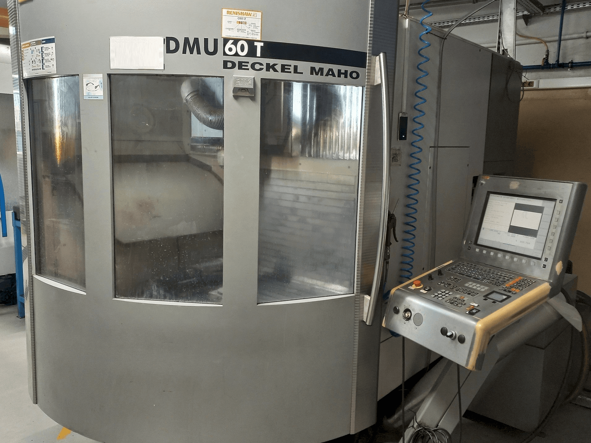 Prikaz stroja DMG DMU 60T sprijeda