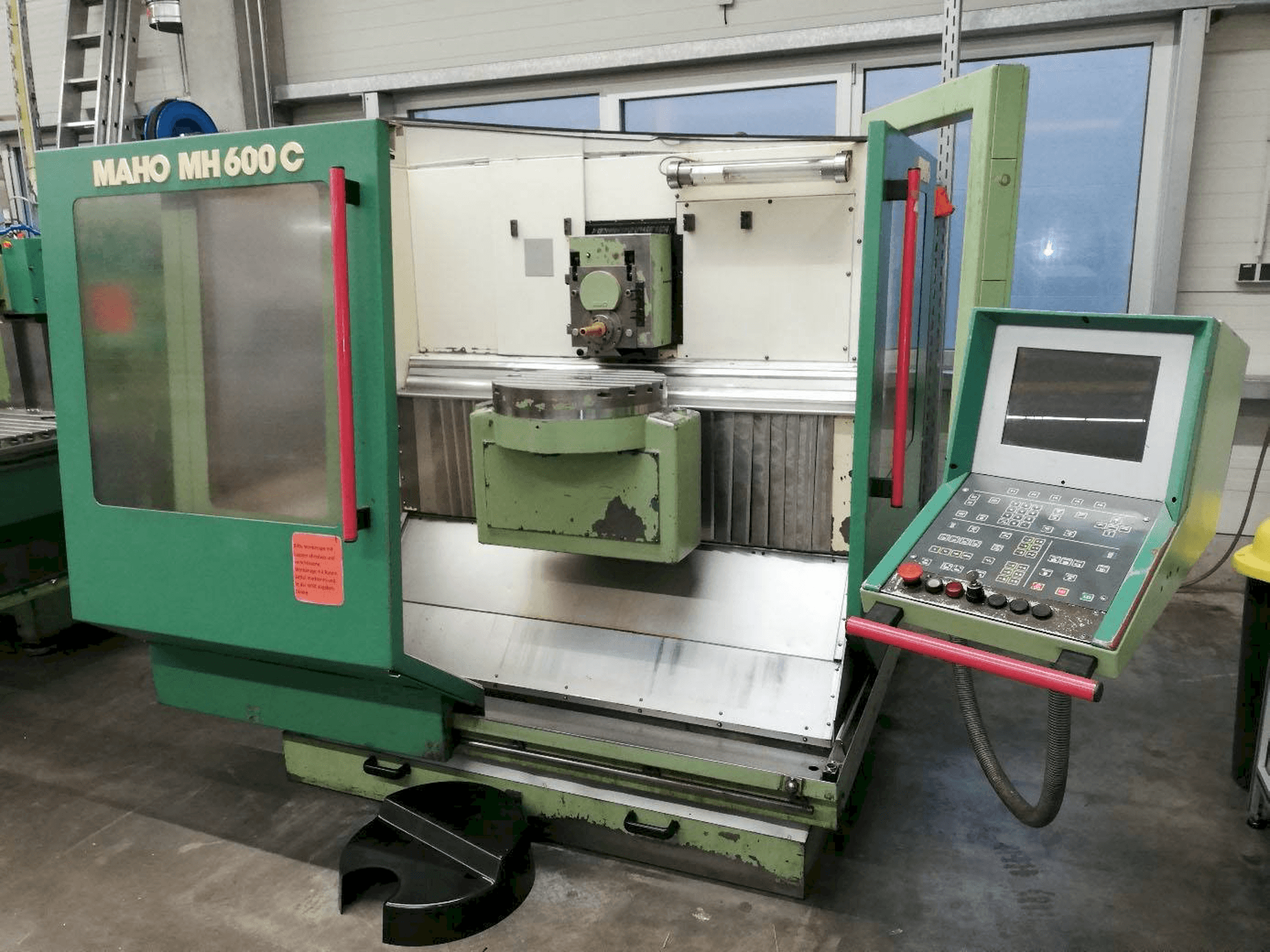 Prikaz lijeve strane stroja Maho MH 600 C