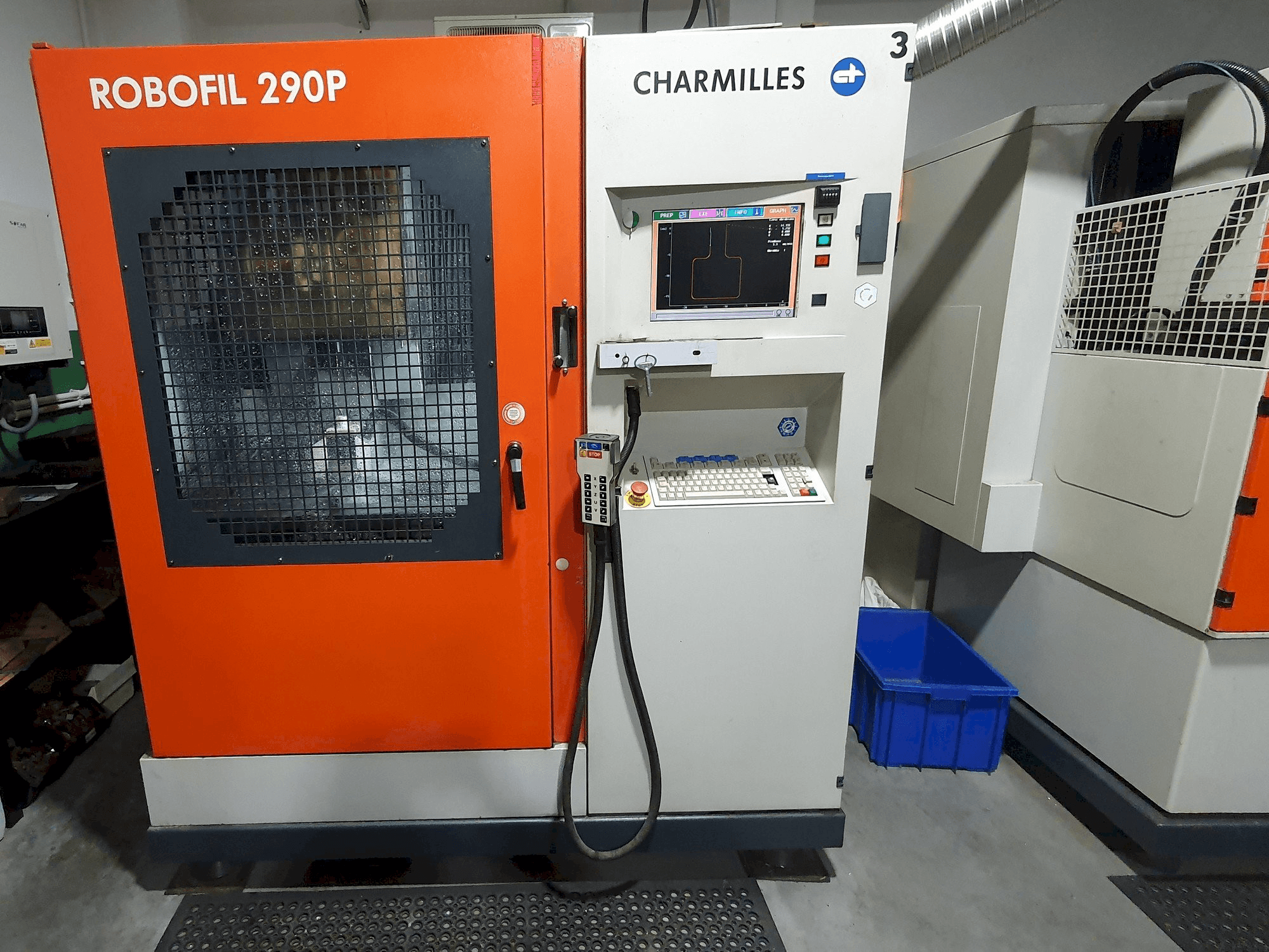 Prikaz stroja CHARMILLES Robofil 290P sprijeda