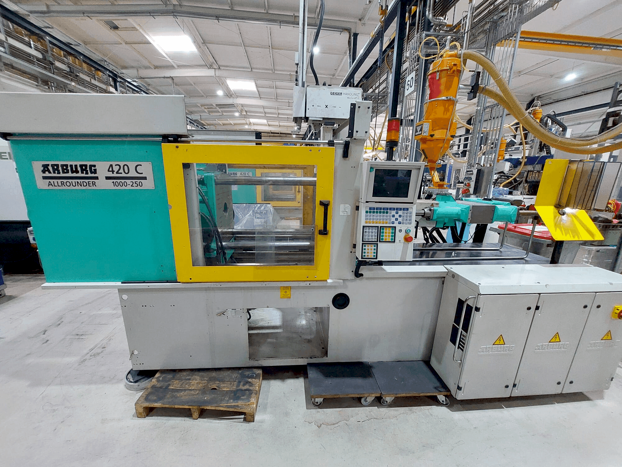 Prikaz stroja Arburg 420C-1000-250 sprijeda