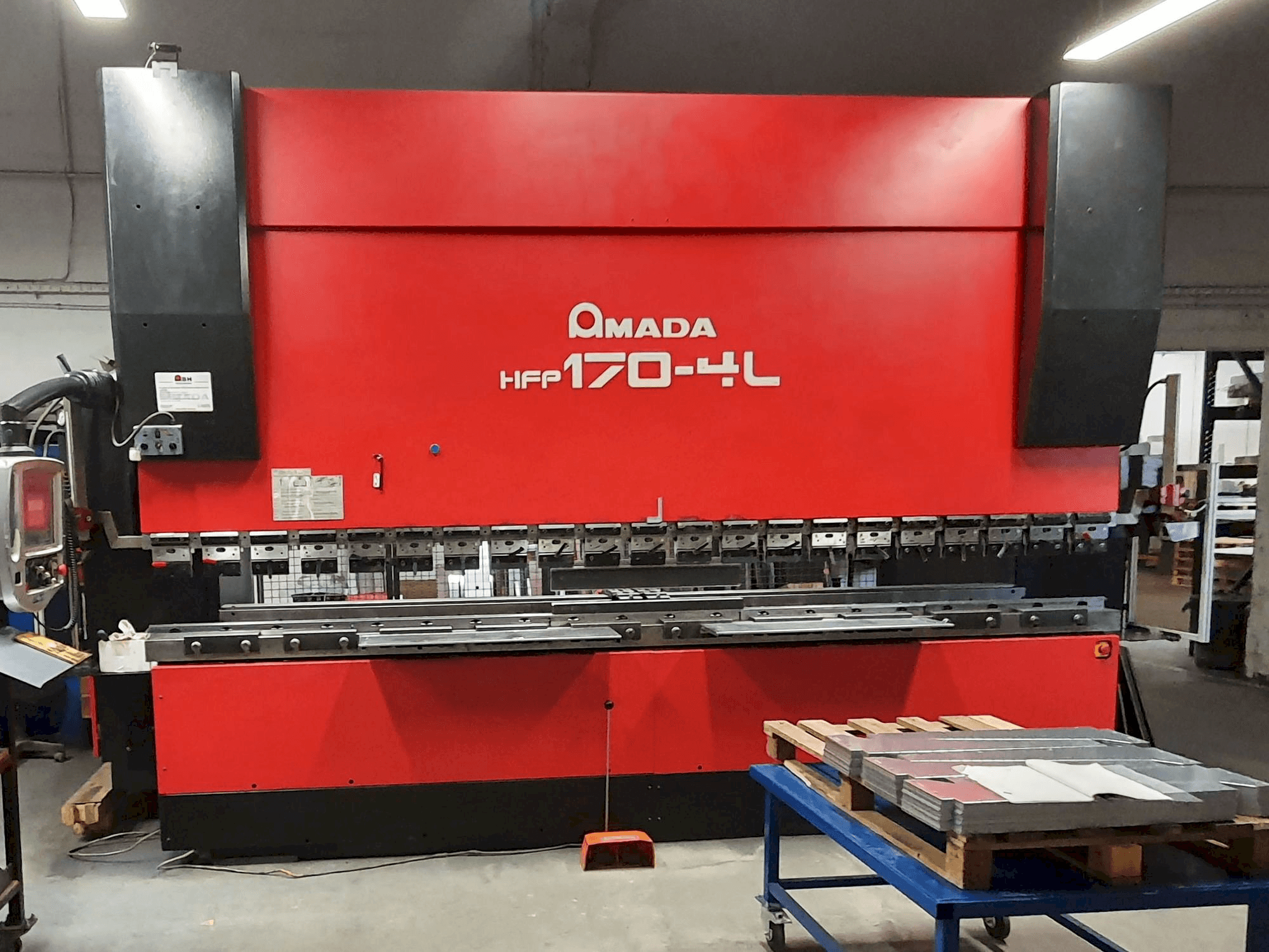 Prikaz stroja AMADA HFP 170-4 L sprijeda