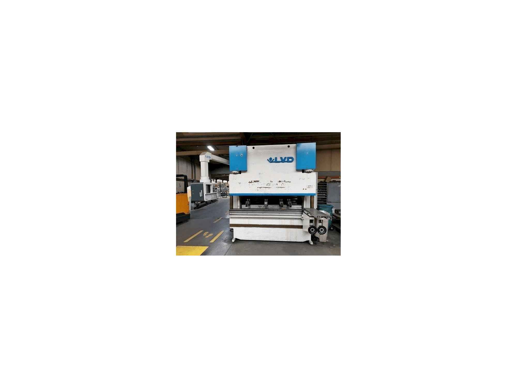 Prikaz stroja LVD PPEB 100/25 MNC sprijeda