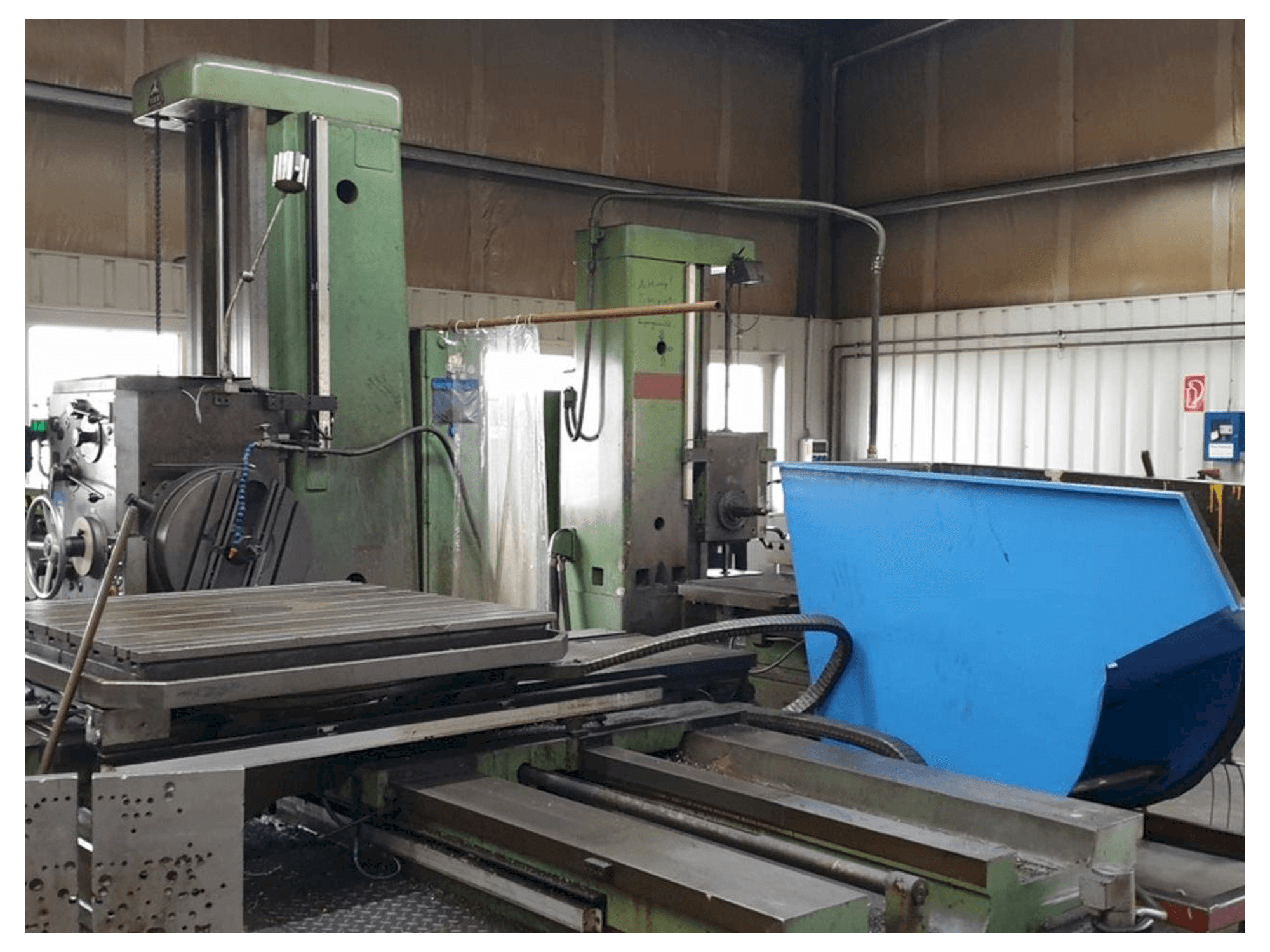 Prikaz stroja TOS W 100 A sprijeda