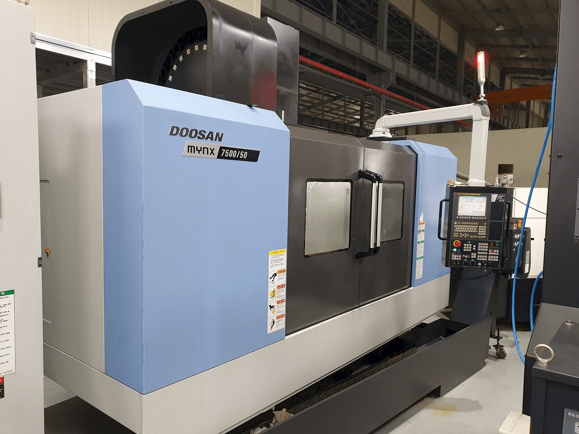 Prikaz stroja Doosan MYNX 7500/50 sprijeda