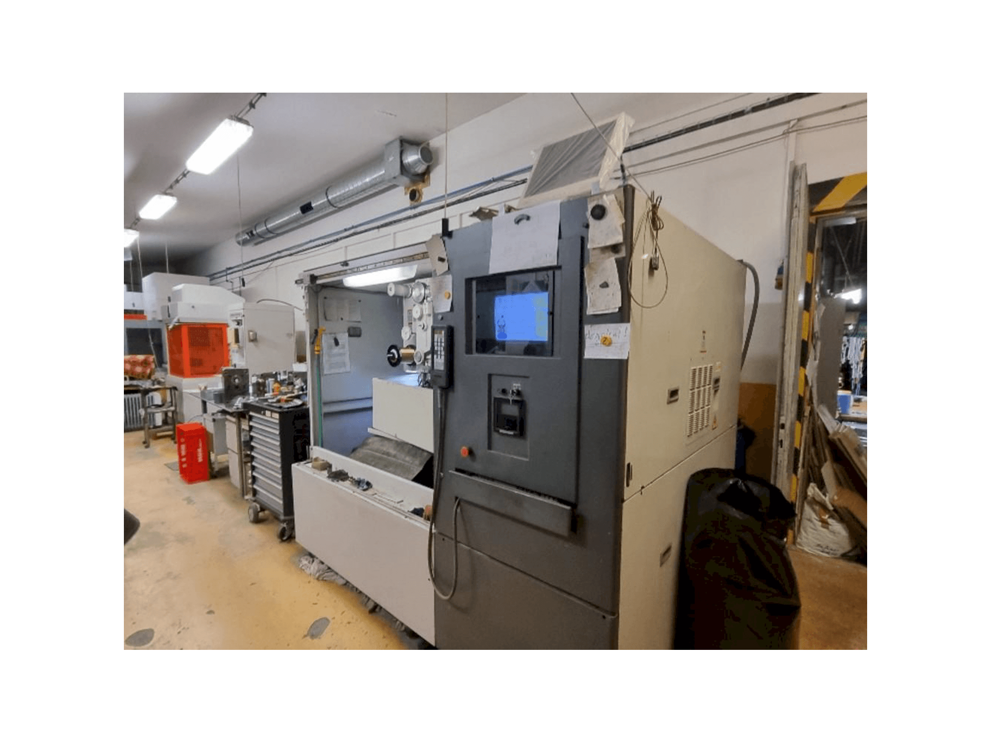 Prikaz stroja HITACHI SEIKI 254Y sprijeda