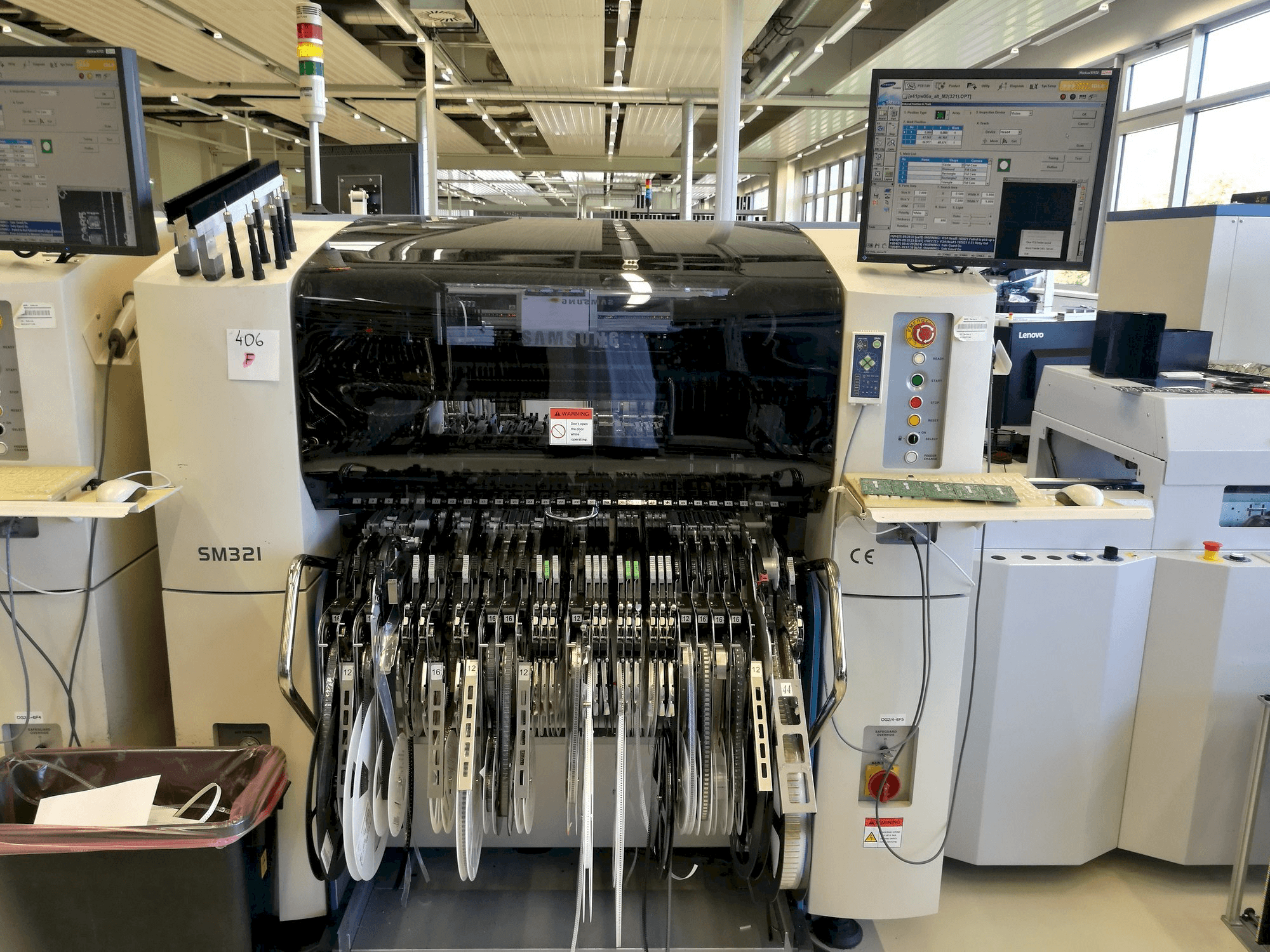 Prikaz stroja Samsung SM 321 sprijeda