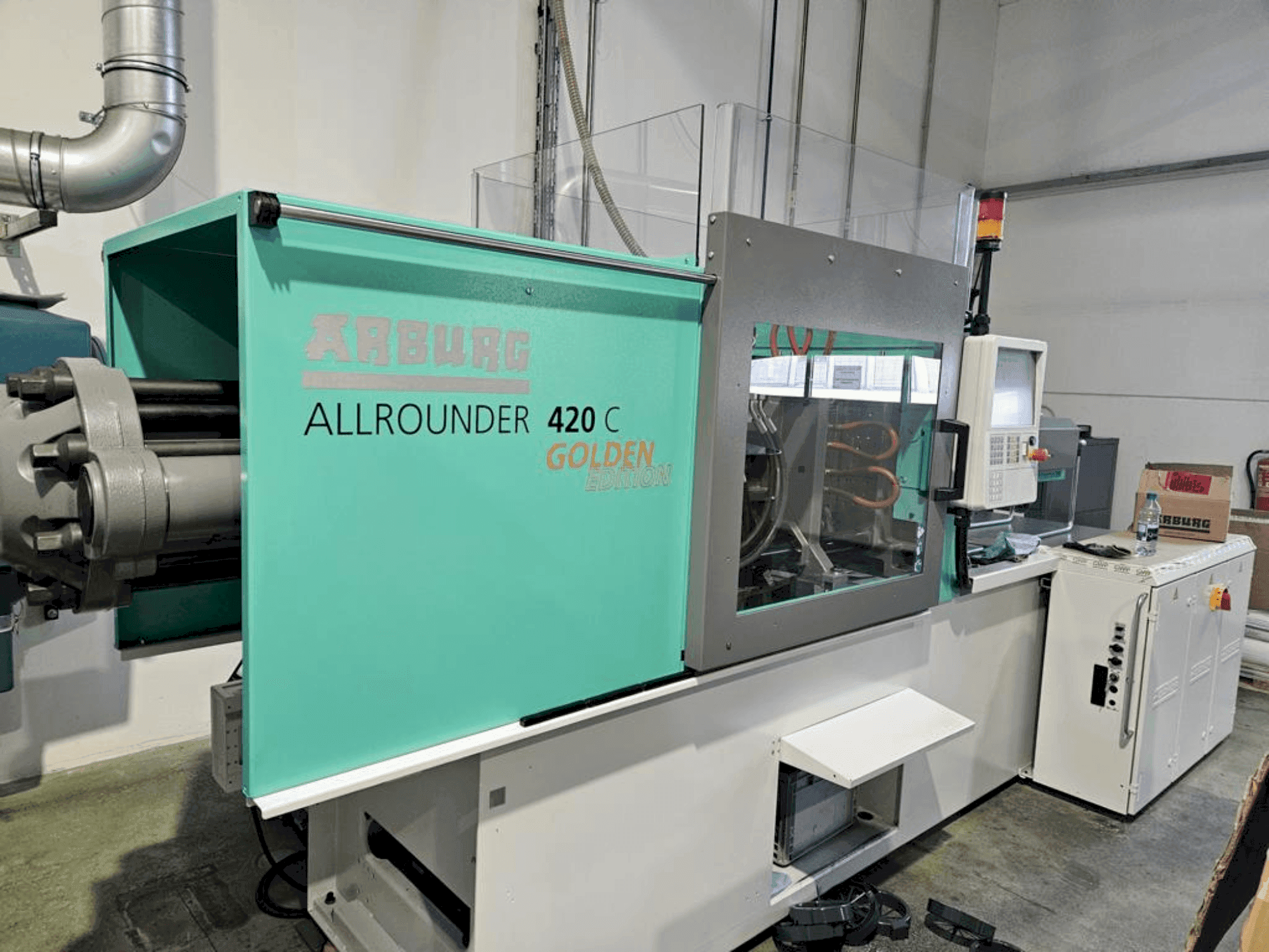 Prikaz stroja Arburg Allrounder 420 C 1000 - 290 Golden Edition sprijeda
