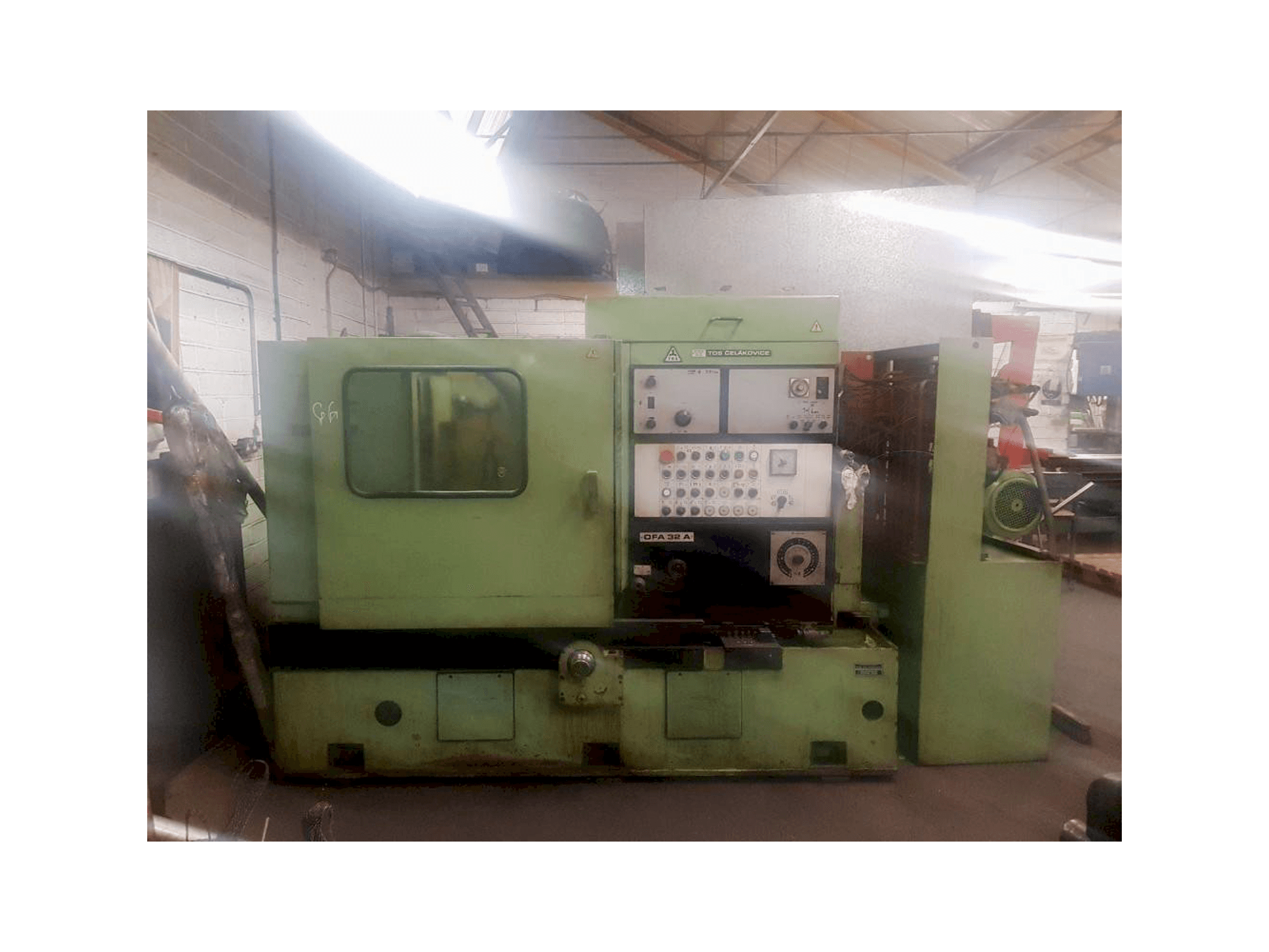 Prikaz stroja TOS OFA 32 A sprijeda