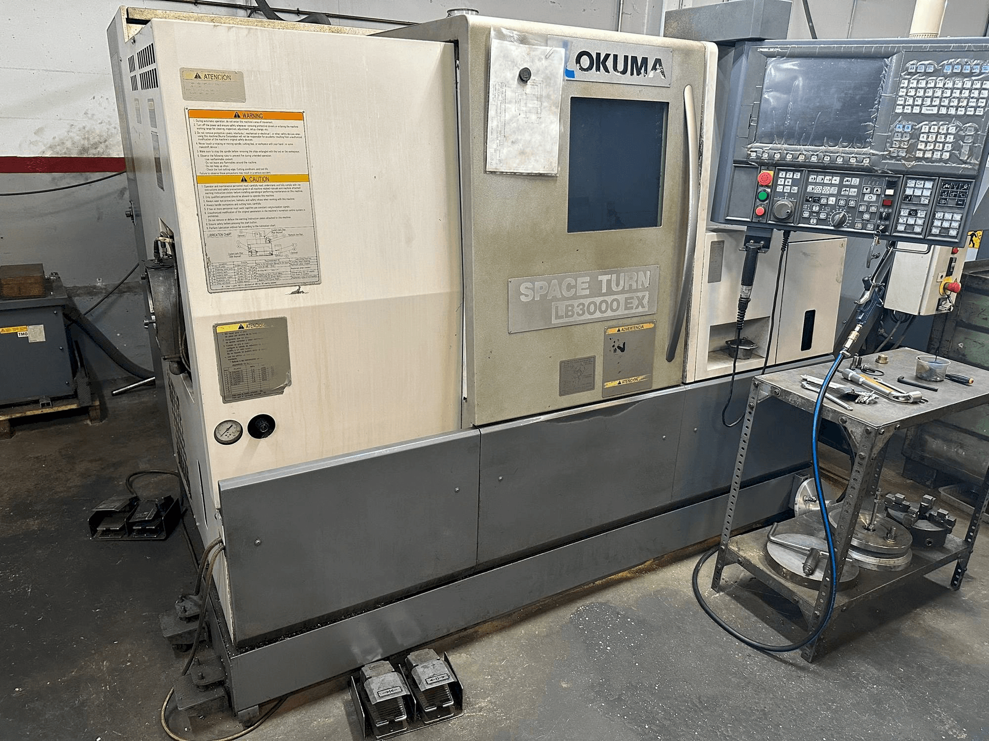 Prikaz stroja Okuma LB 3000EX sprijeda