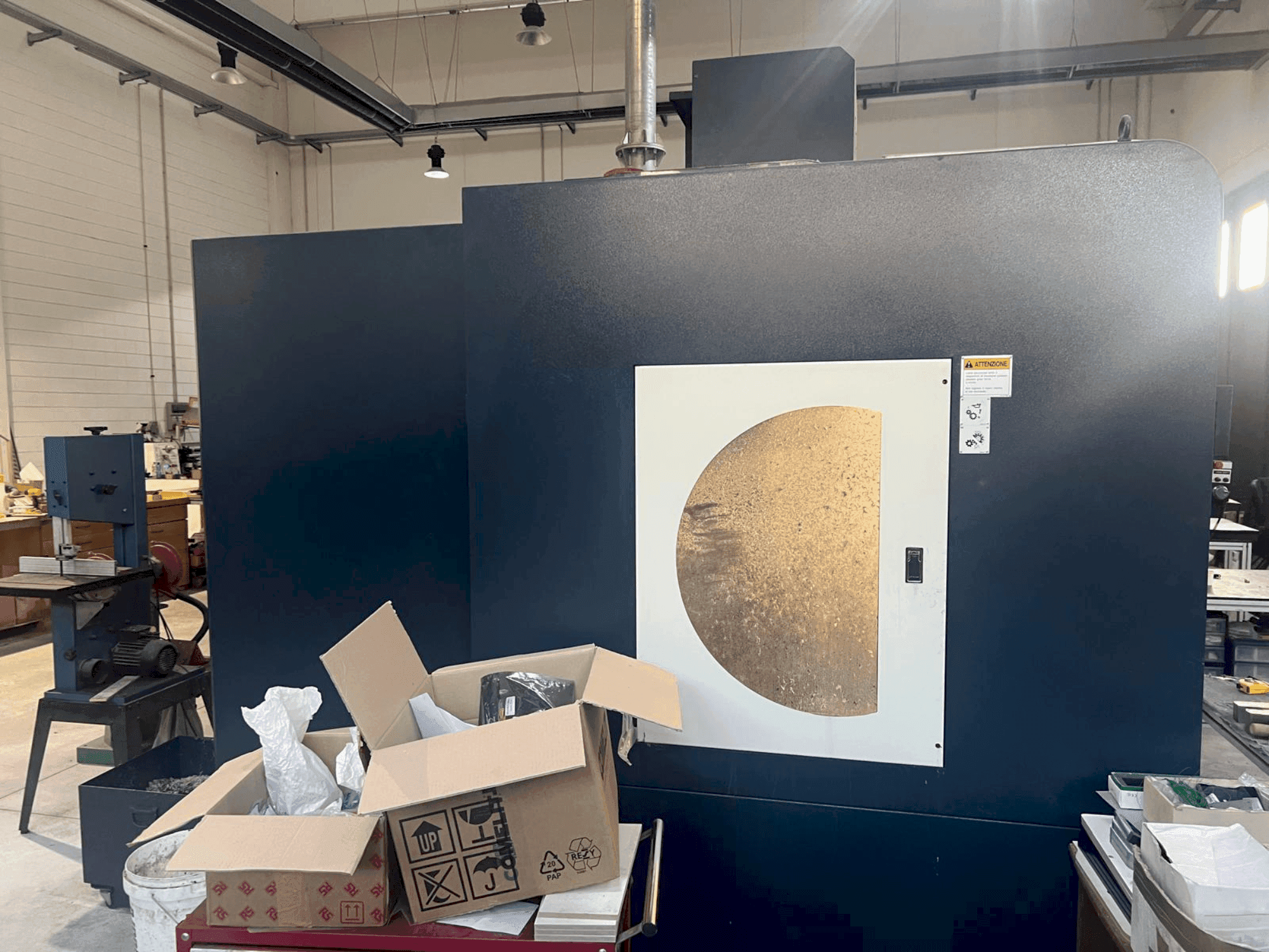 Prikaz stroja Johnford Dart VMC 1000A HI TECH sprijeda