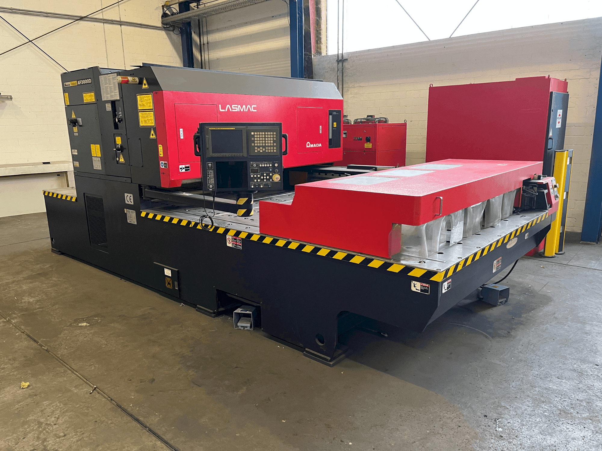 Prikaz stroja AMADA LC-2415 A3 sprijeda