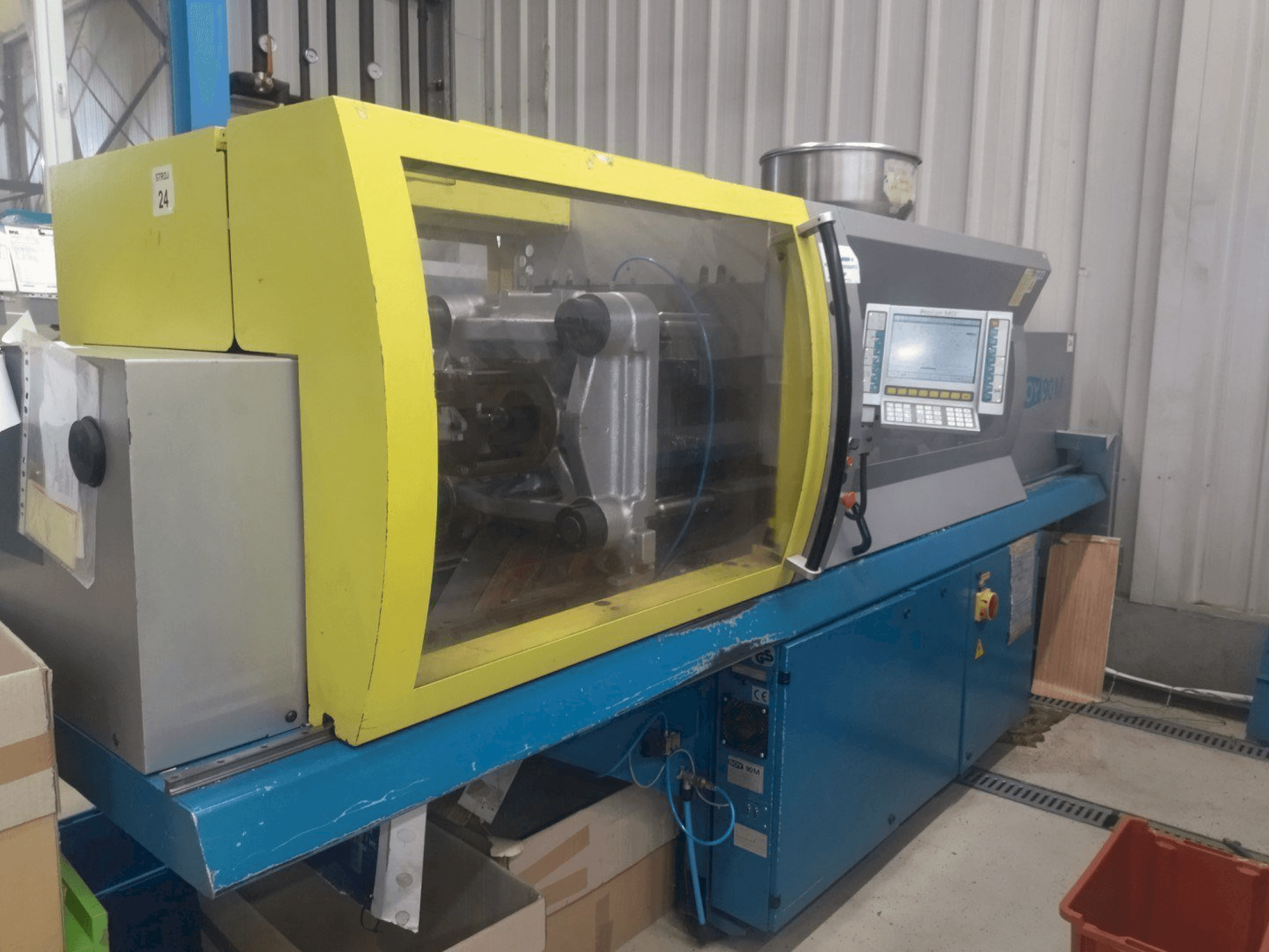 Prikaz stroja BOY 90M sprijeda