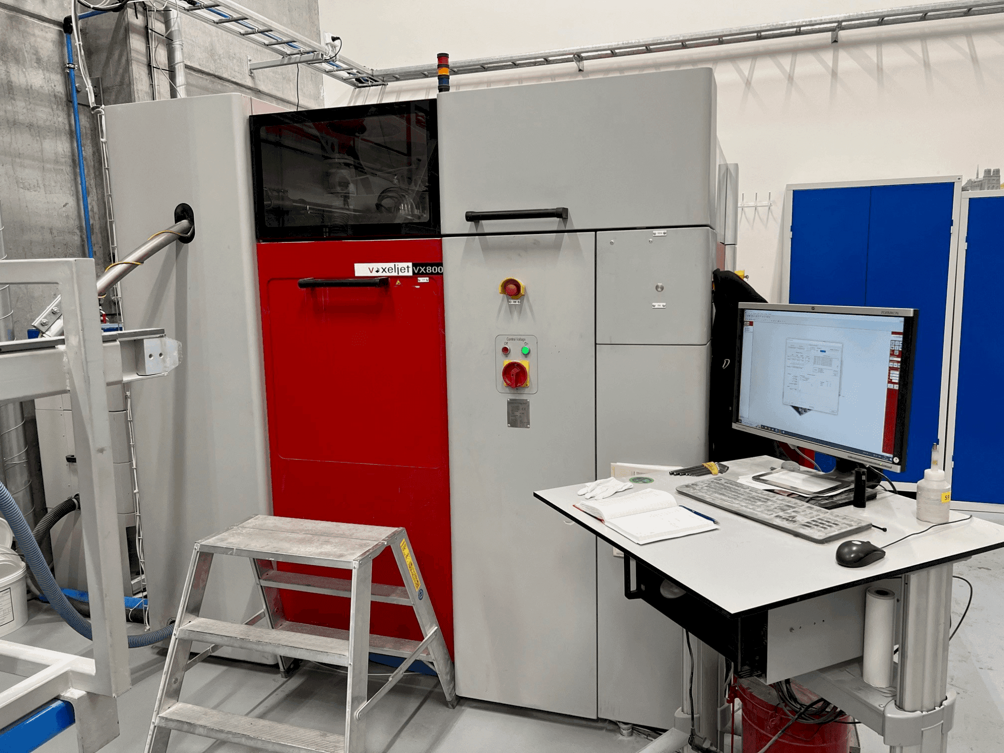 Prikaz stroja VOXELJET VX800 (2010) sprijeda
