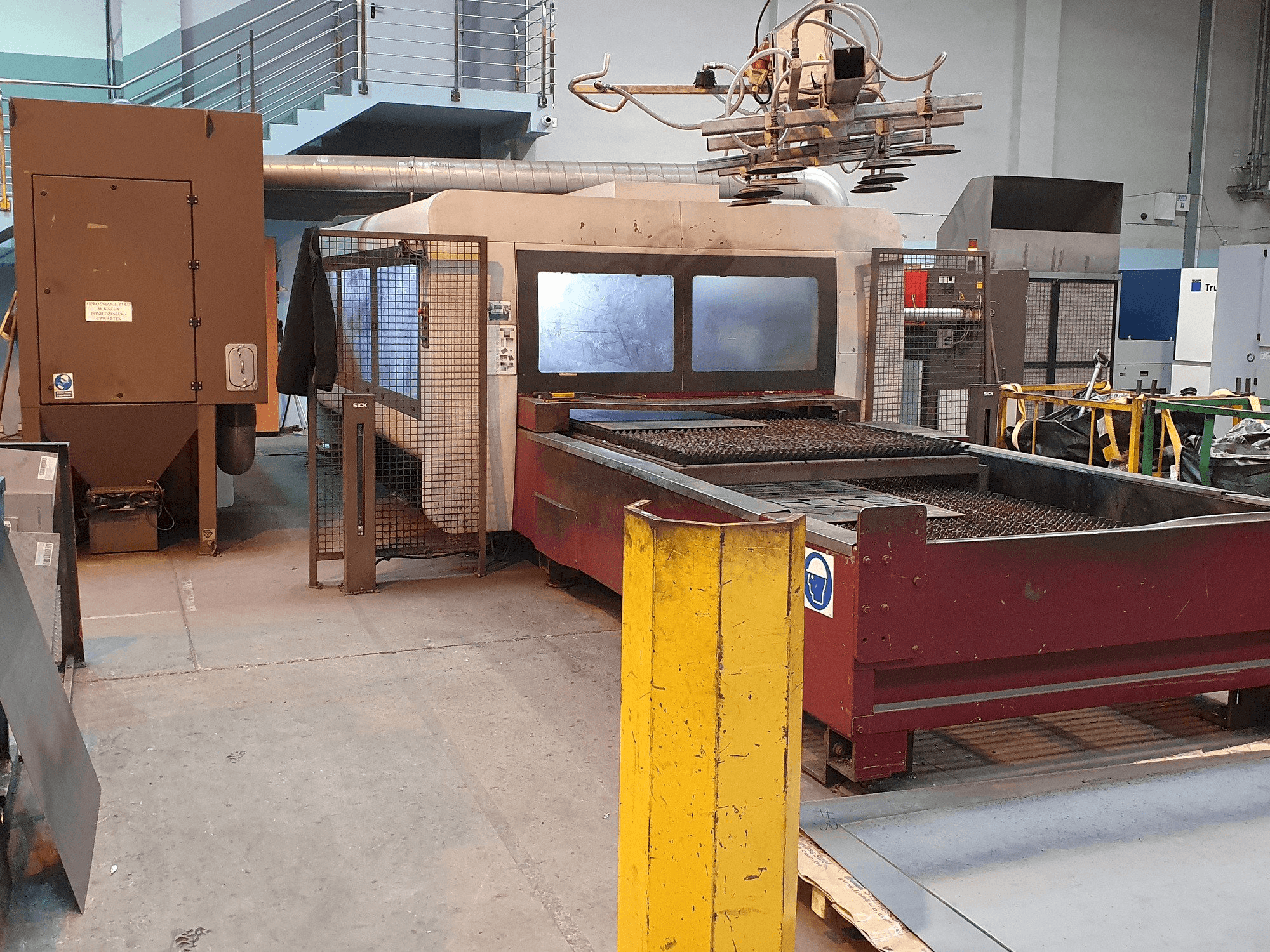 Prikaz lijeve strane stroja Bystronic BySprint Pro 3015