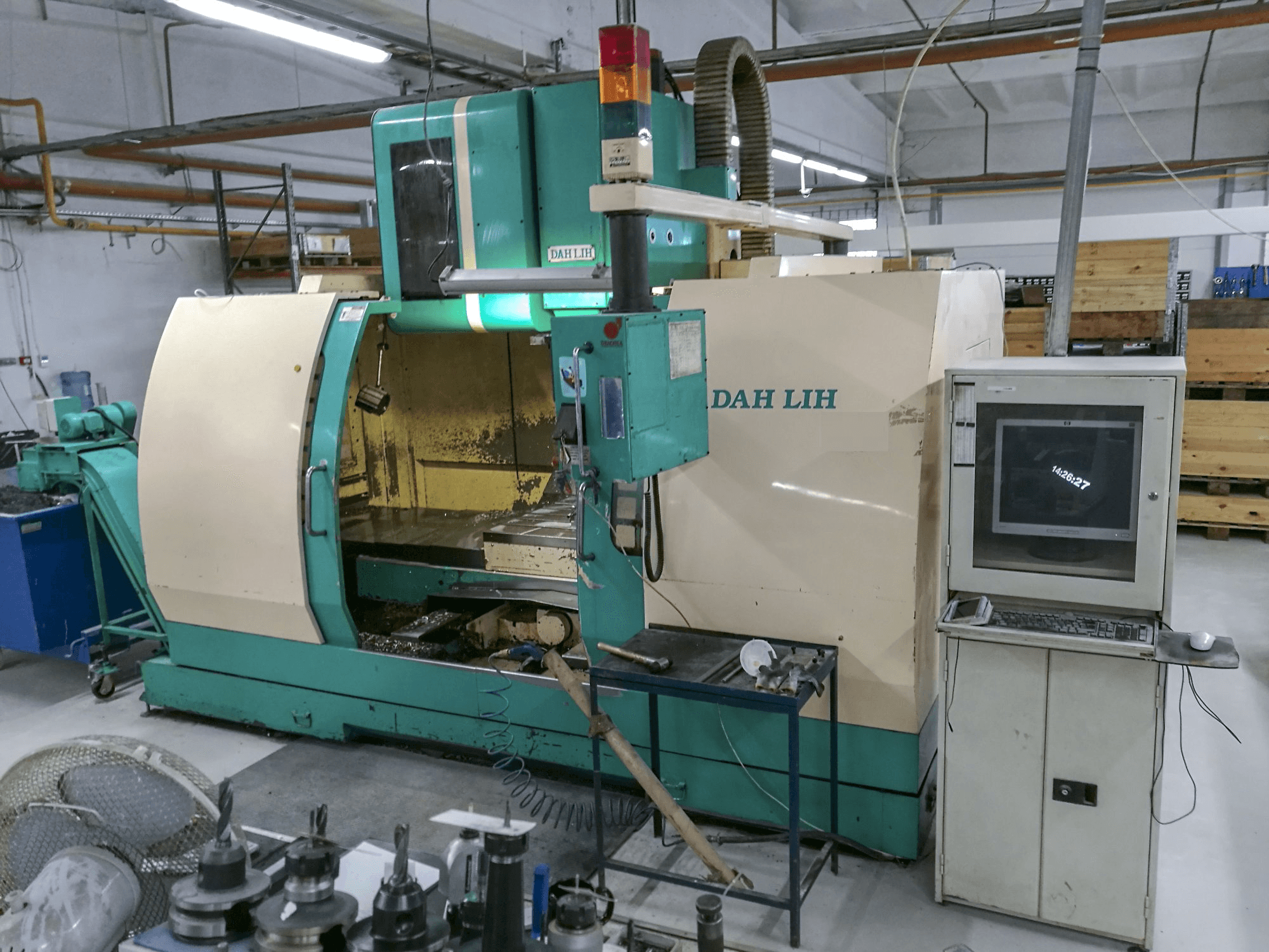 Prikaz stroja DAH LIH DL-MCV1250 sprijeda