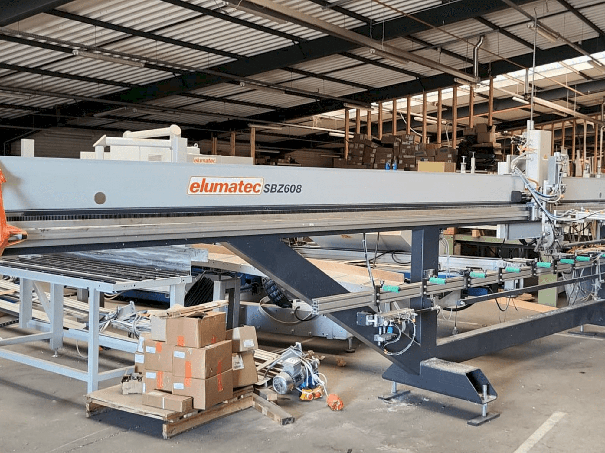 Prikaz stroja Elumatec SBZ 608 sprijeda