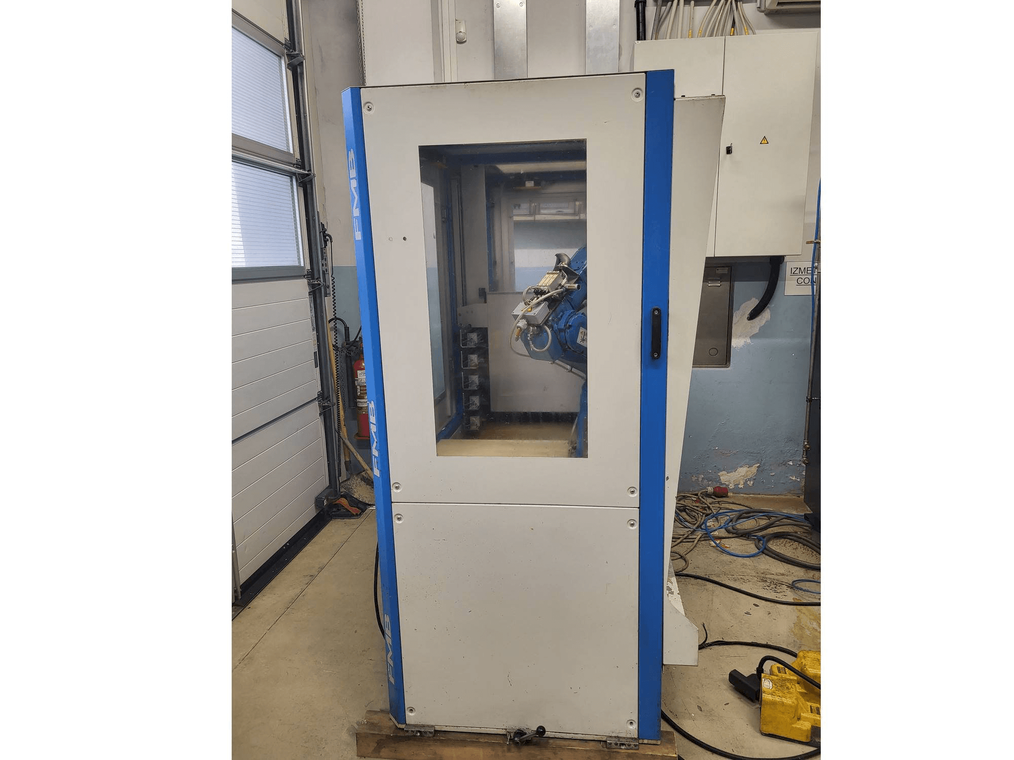 Prikaz stroja Yaskawa YR-MH005LS-A12 sprijeda