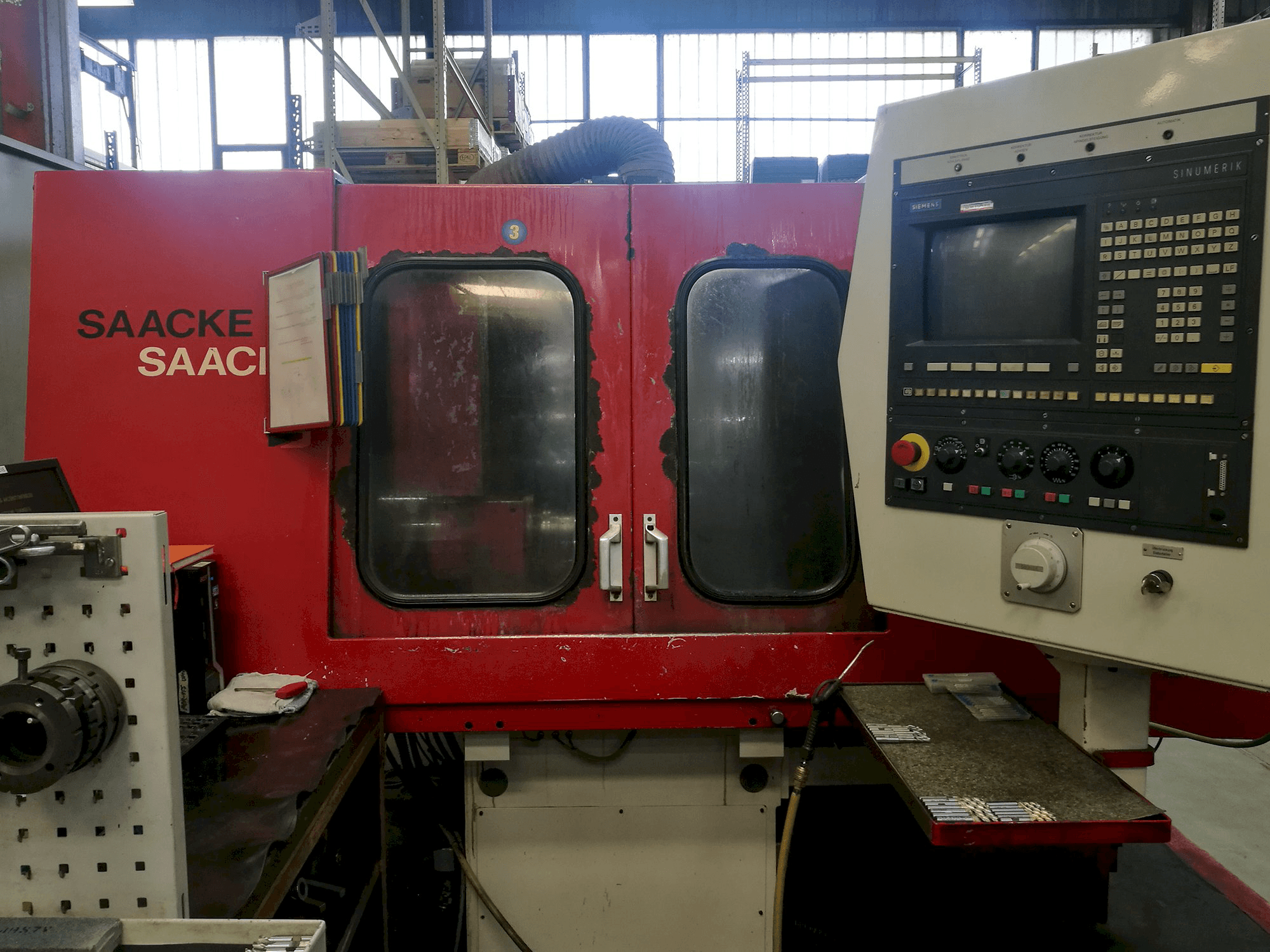 Prikaz stroja SAACKE UWII CNC sprijeda