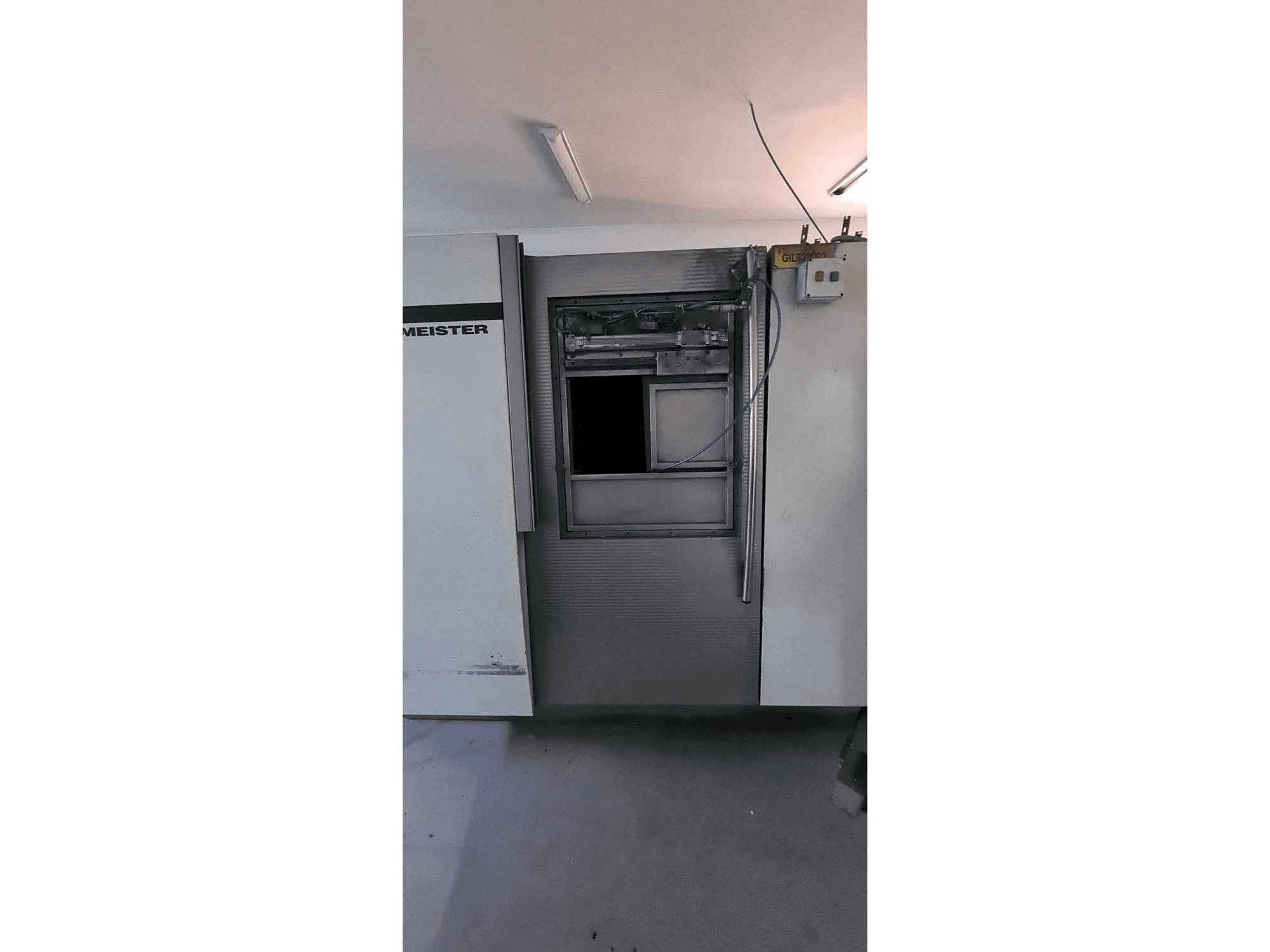 Prikaz stroja Gildemeister TWIN 32 sprijeda