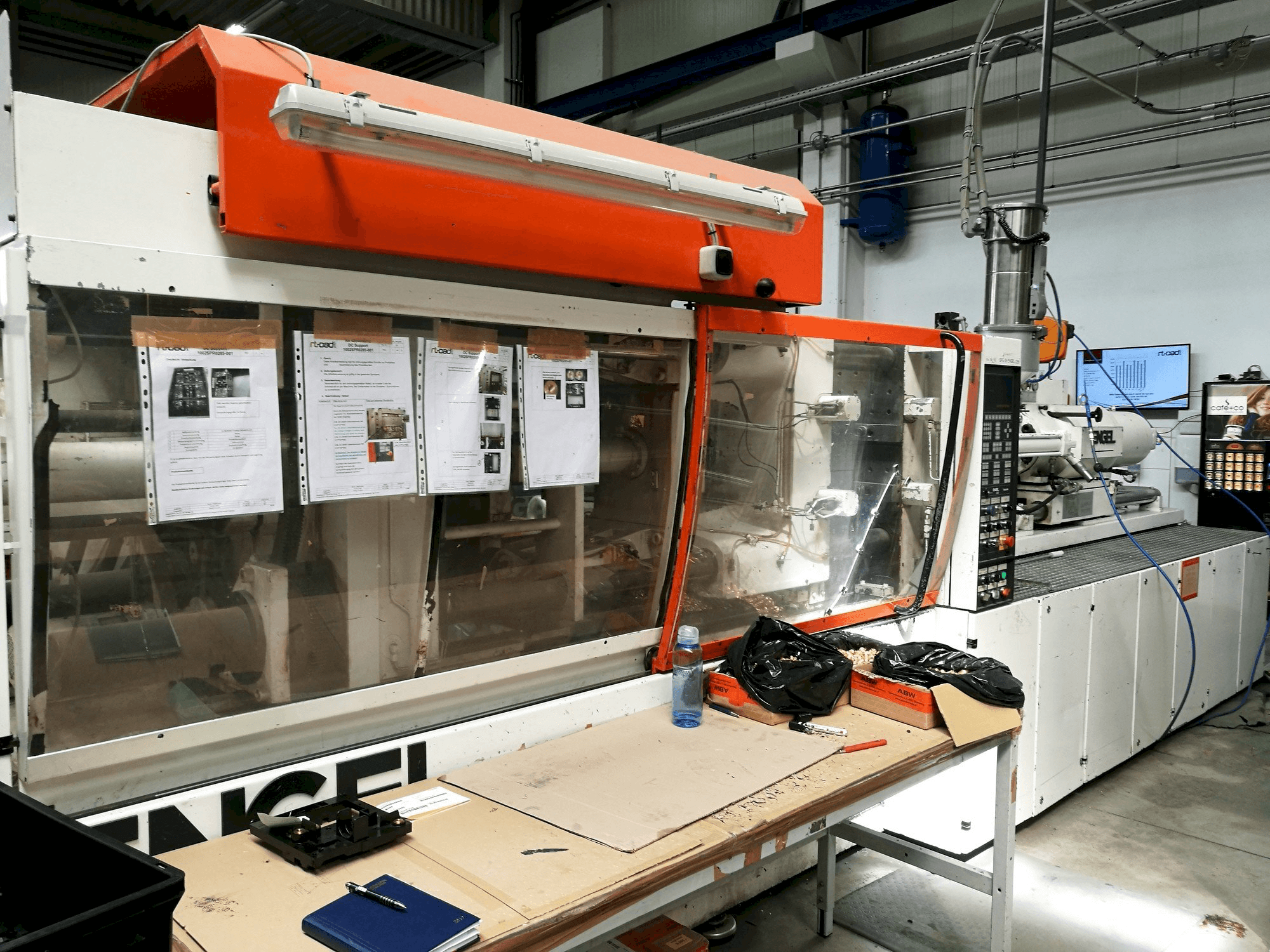 Prikaz stroja ENGEL ES 1300/225 sprijeda