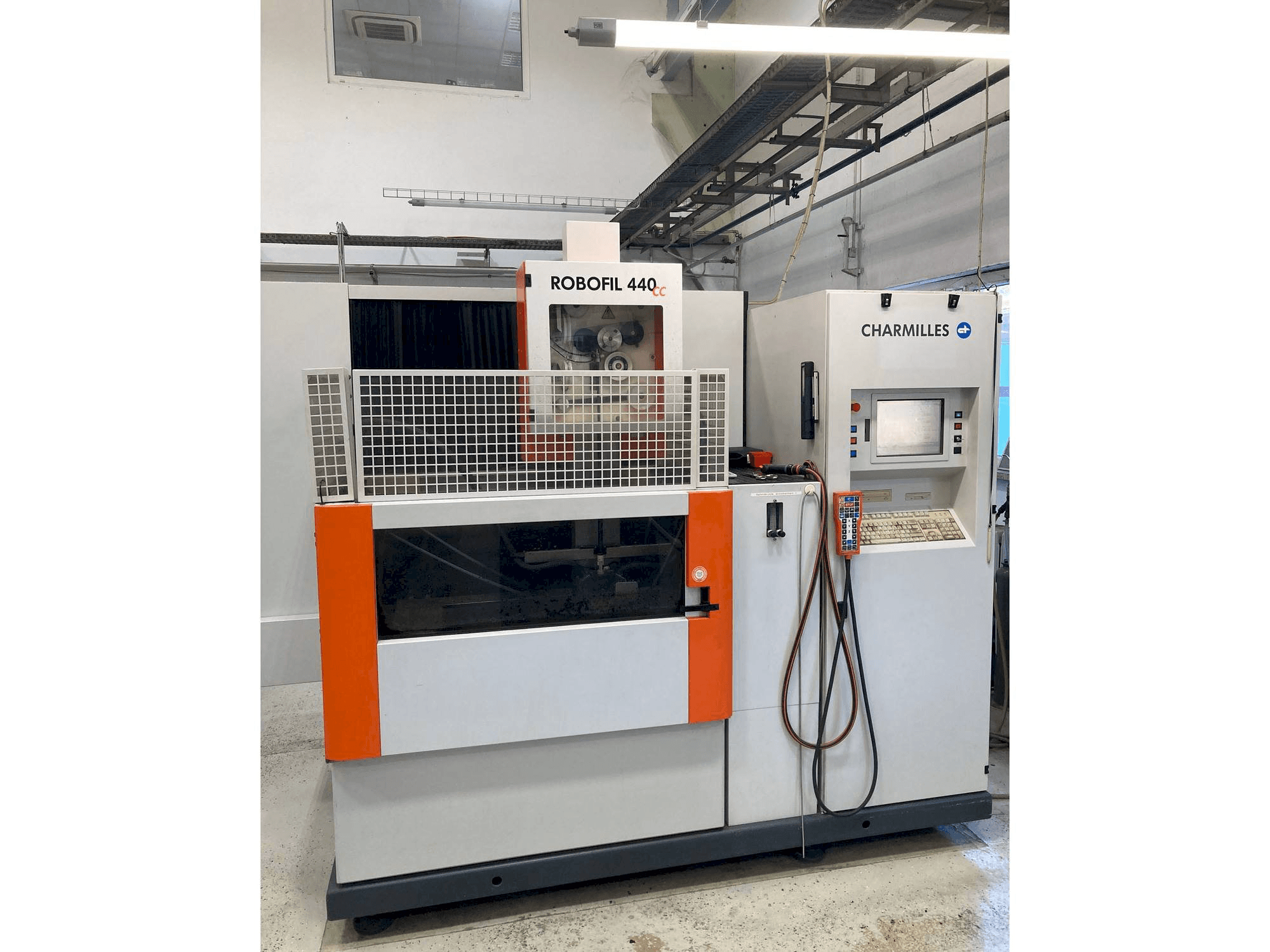 Prikaz stroja CHARMILLES Robofil 440 CC sprijeda