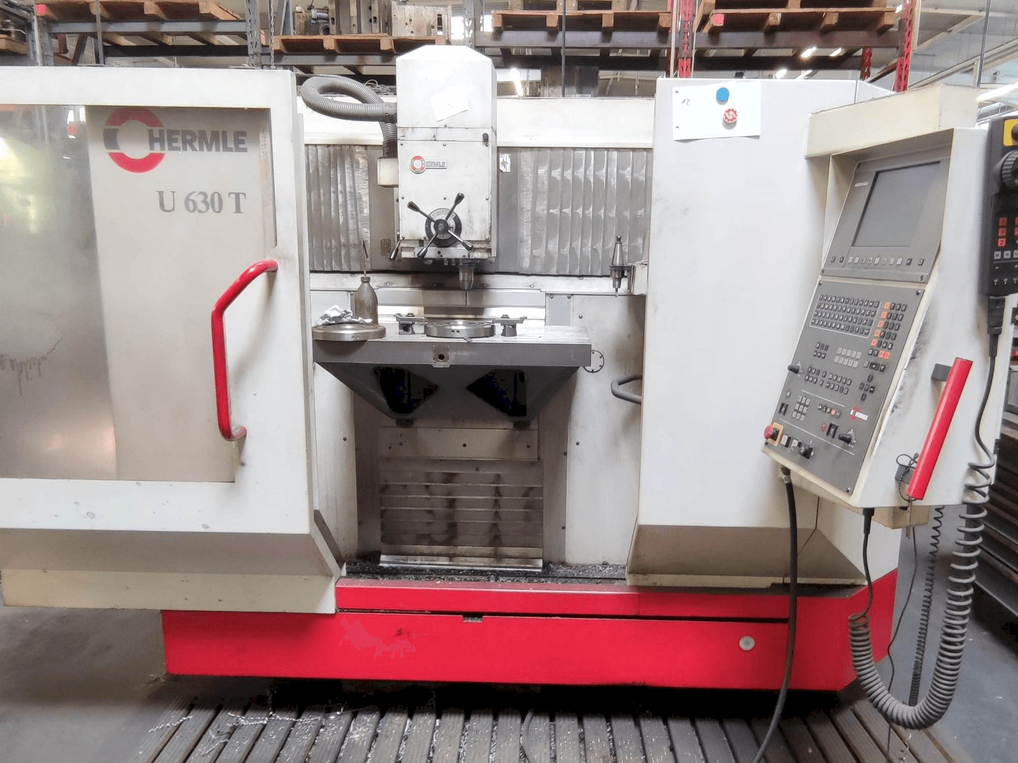 Prikaz stroja HERMLE U630T sprijeda