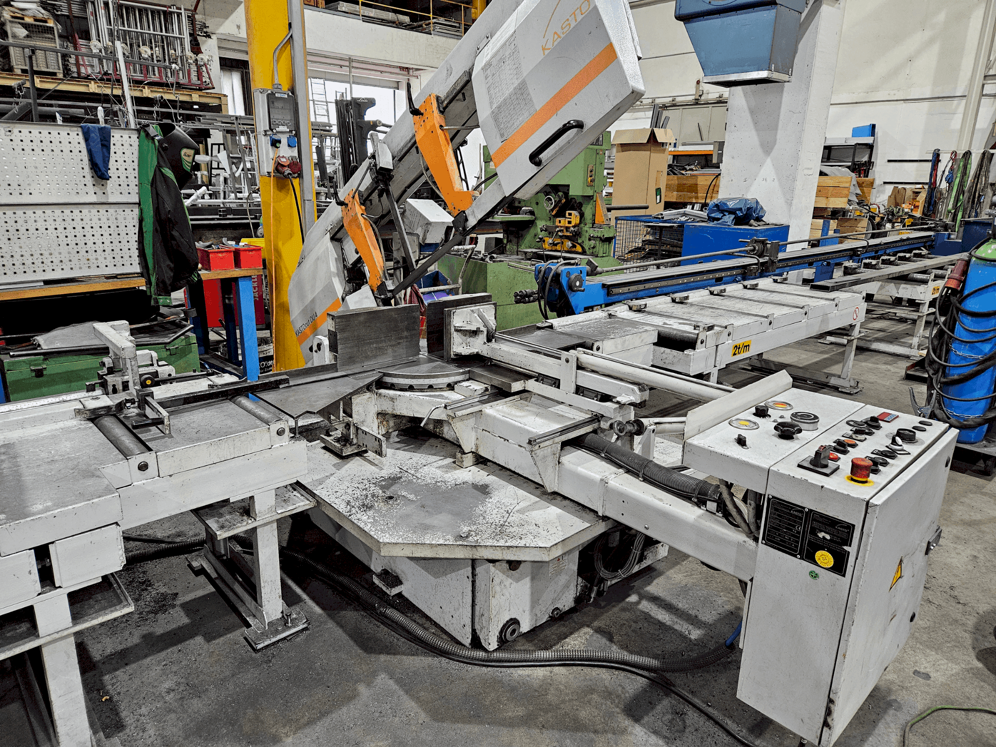 Prikaz stroja KASTO cut DU 4 sprijeda