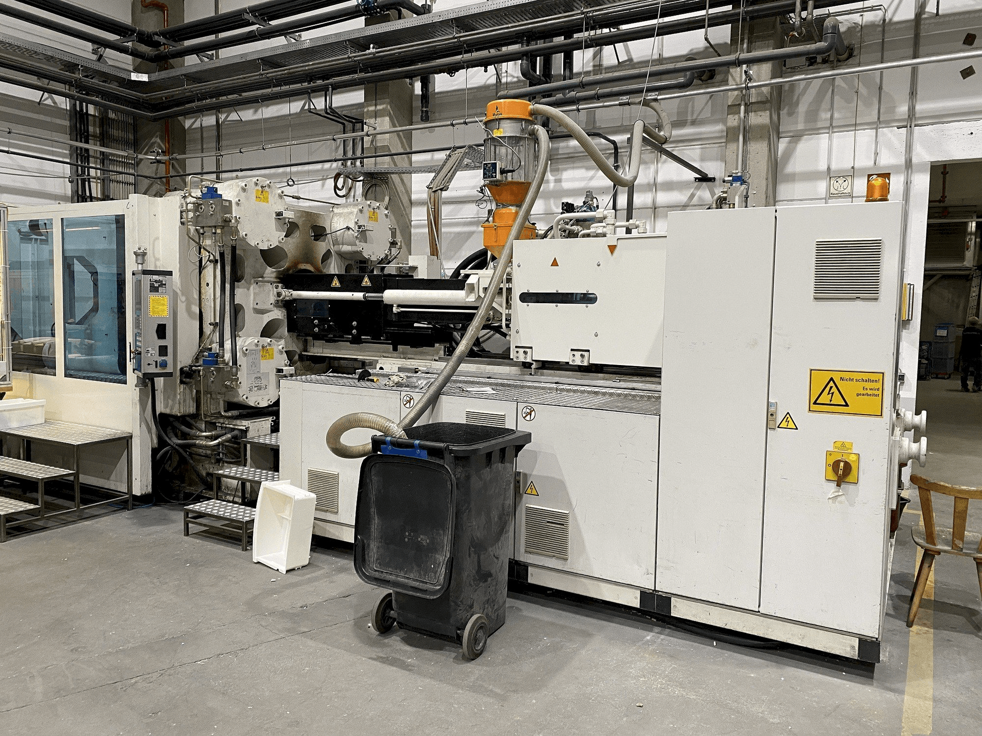 Prikaz stroja Battenfeld HM 800 2P/5400 sprijeda