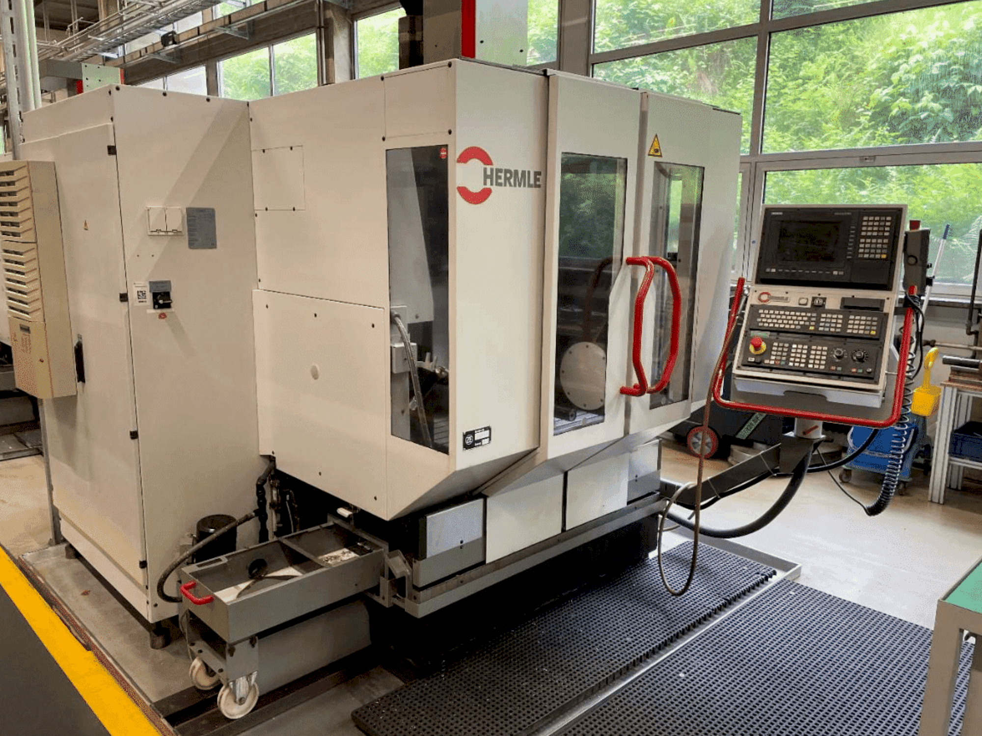 Prikaz stroja HERMLE C600V sprijeda